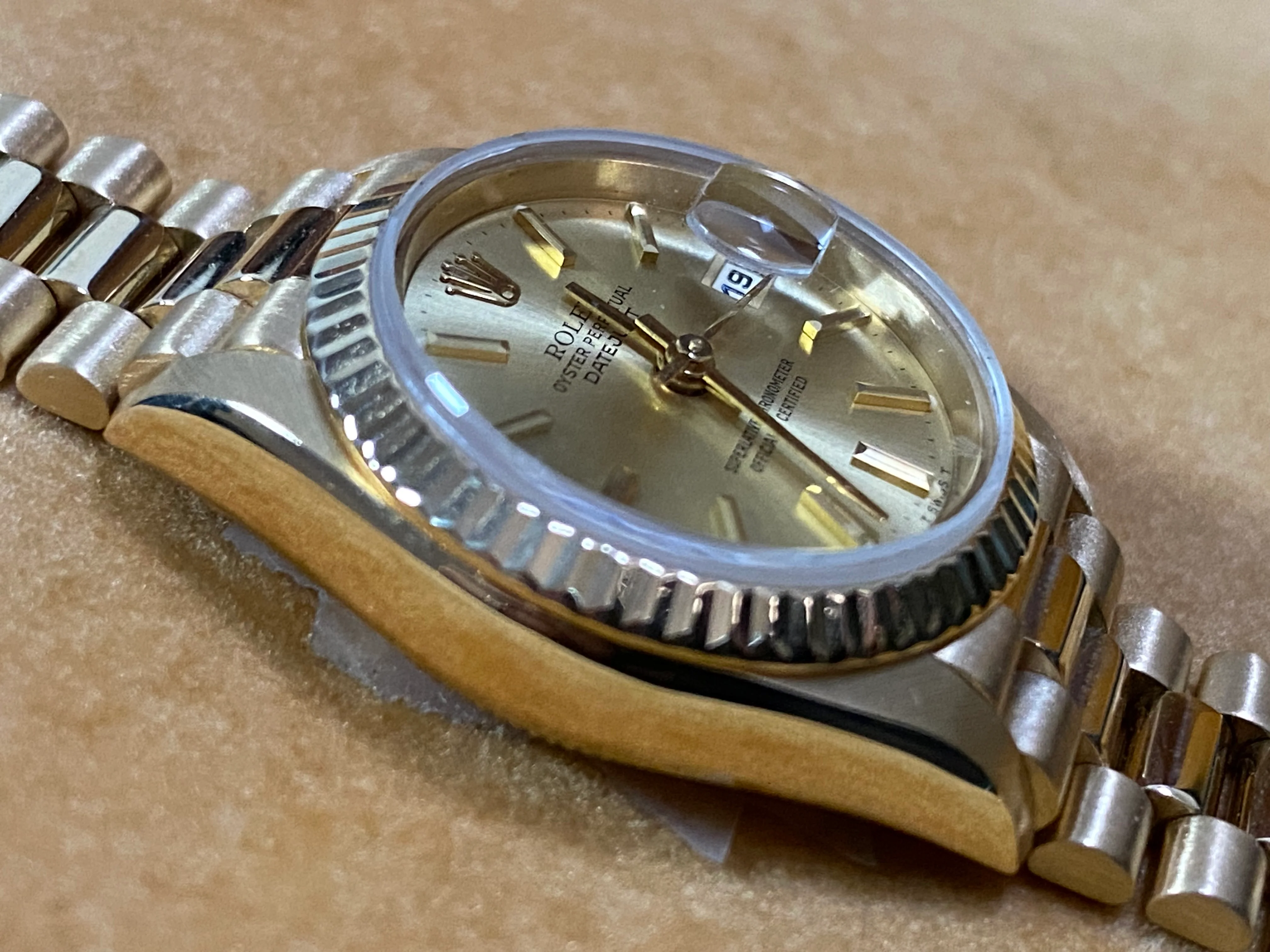 Rolex Yellow Gold Lady-Datejust 26 - W Serial - Fluted Bezel - Champagne Index Dial - President Bracelet - 69178