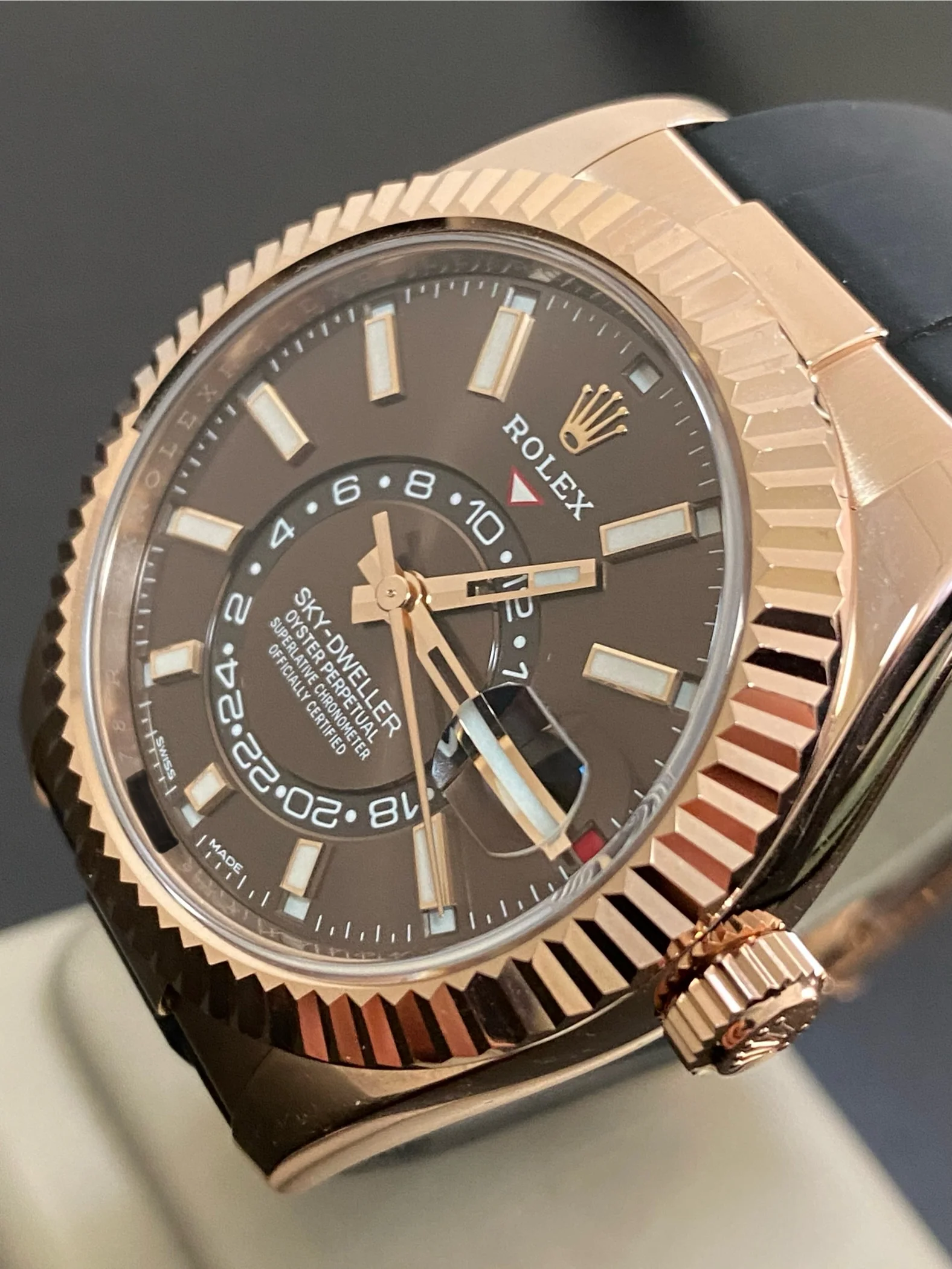 Rolex Everose Gold Sky-Dweller - 2022 - Chocolate Index Dial - Oysterflex Bracelet - 326235 *FULL SET*