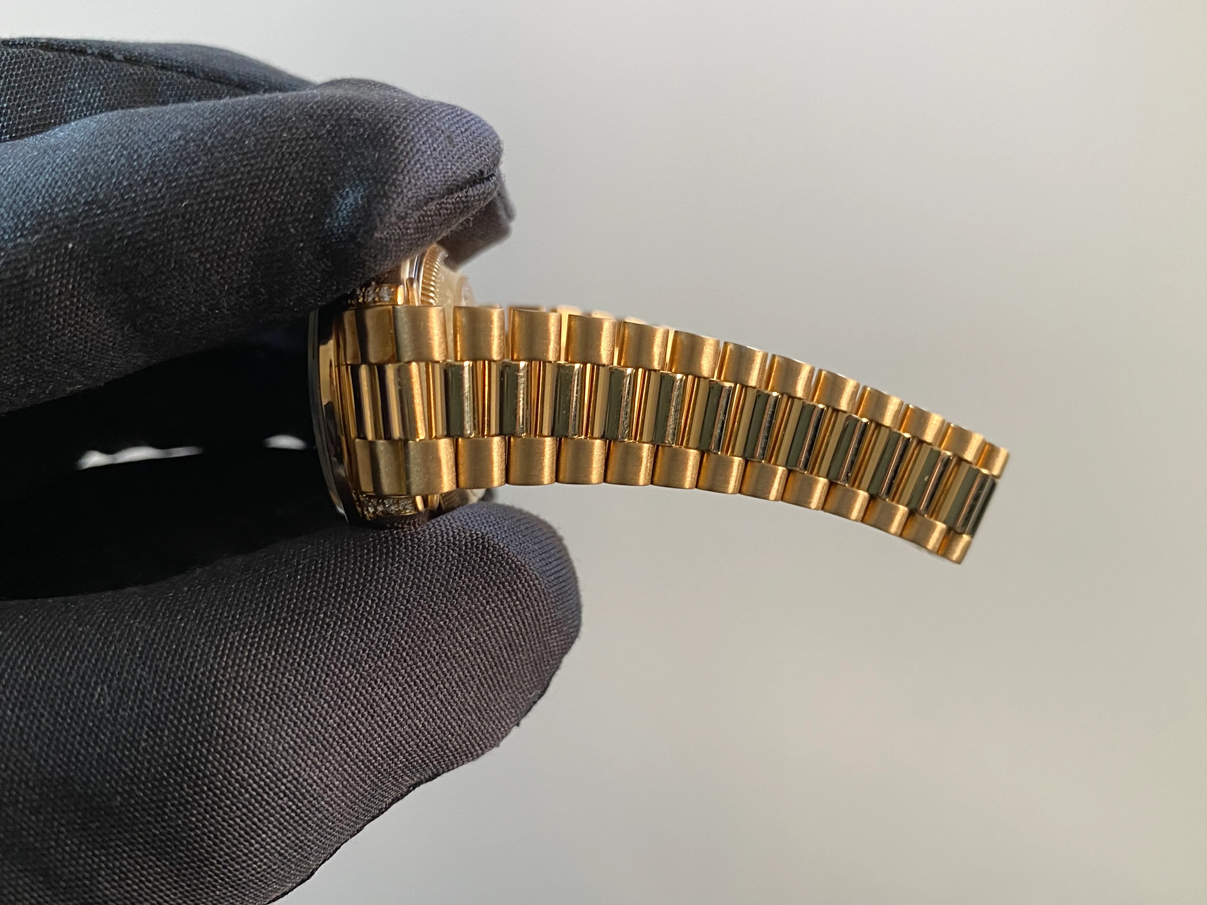 Rolex Yellow Gold Lady-Datejust - 1995 - Factory Diamond Dial, Bezel and Lugs - President Bracelet - 69158 