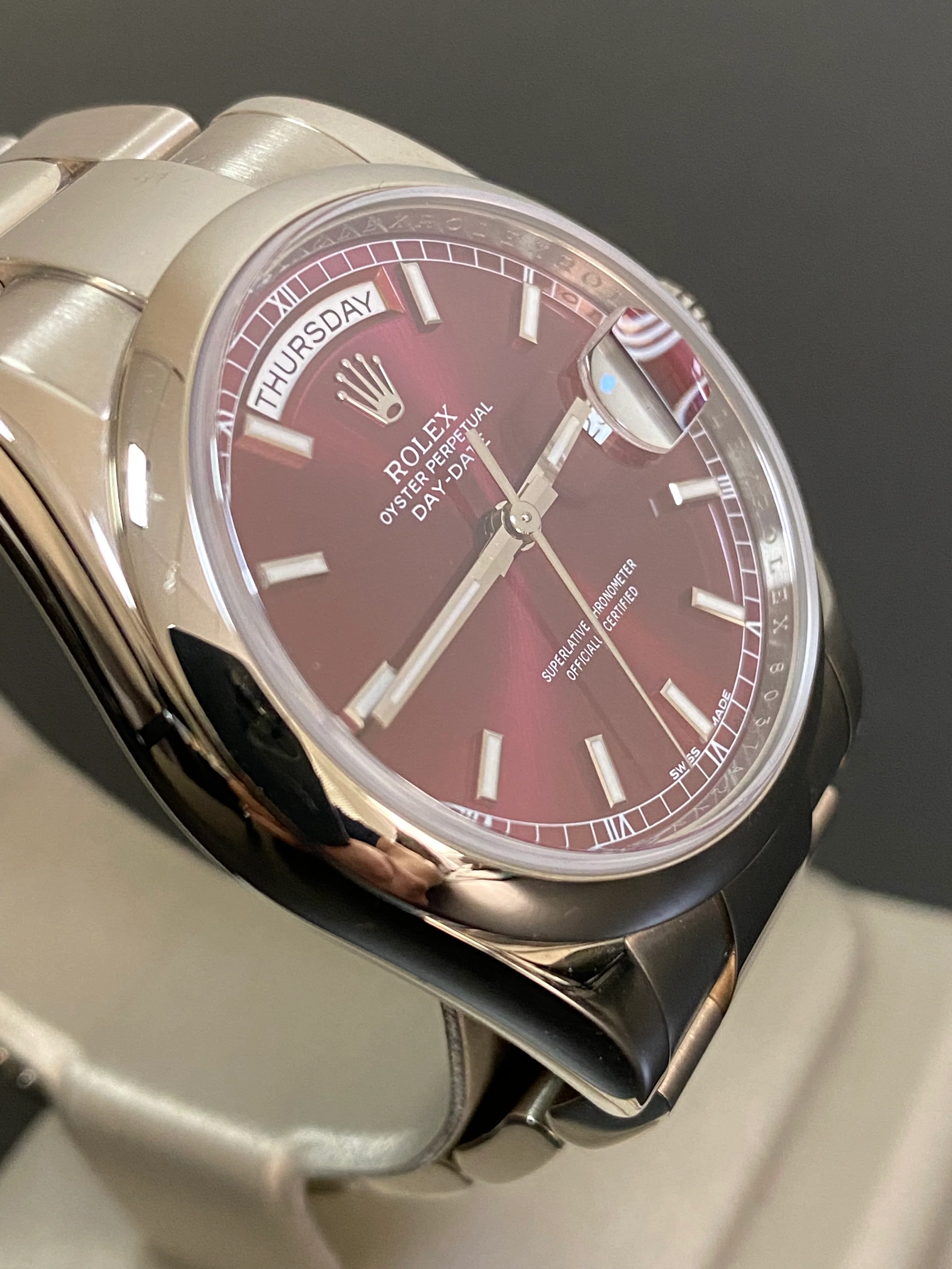Rolex White Gold Day-Date 36 - 2016 - Domed Bezel - Rare Factory Cherry Dial - Oyster Bracelet - 118209 *COLLECTORS GRADE*
