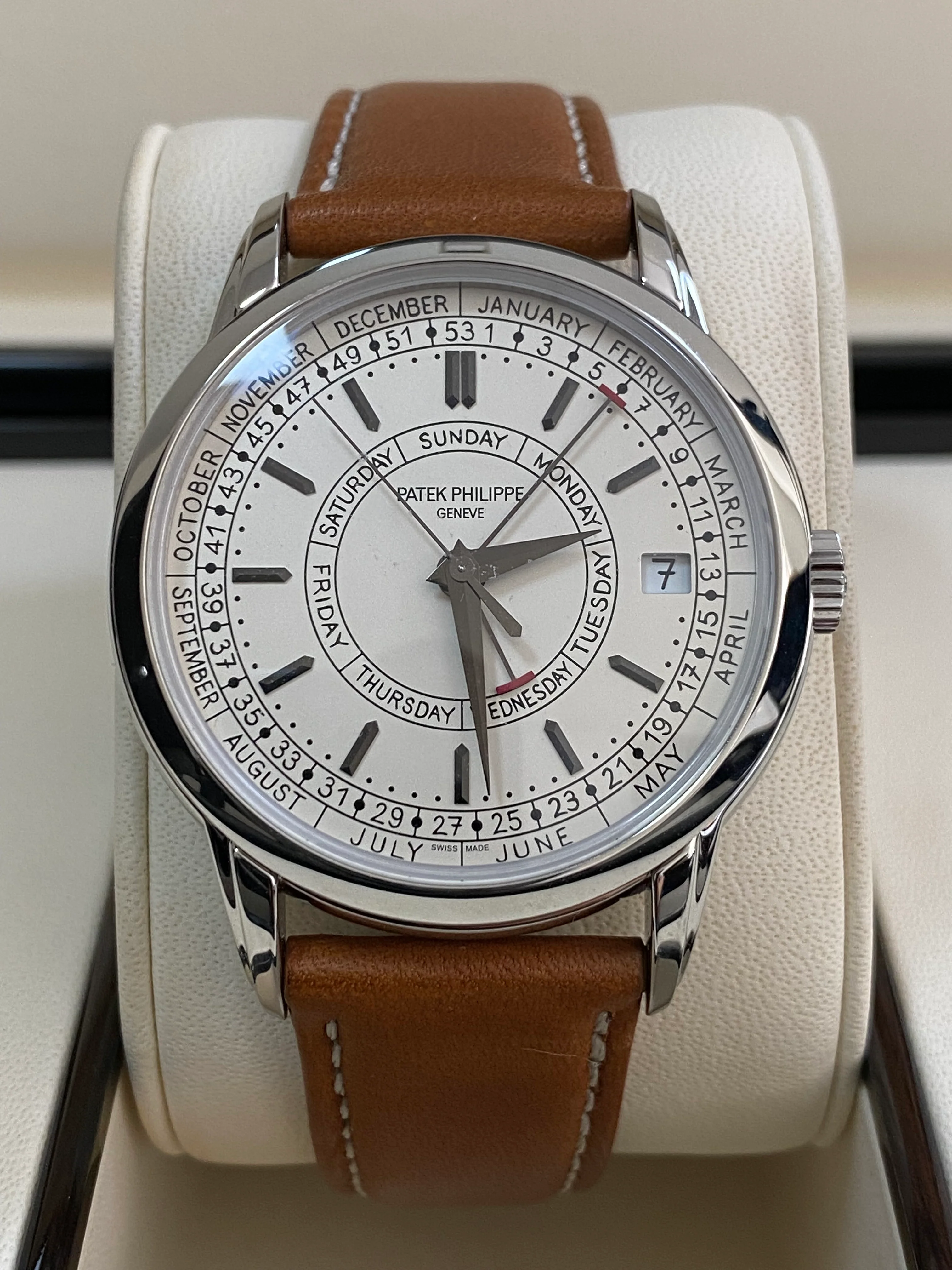Patek Philippe Calatrava Weekly Calendar - 2022 - Silvery Opaline Dial - Brown Leather Strap - 5212A-001 *FULL SET*