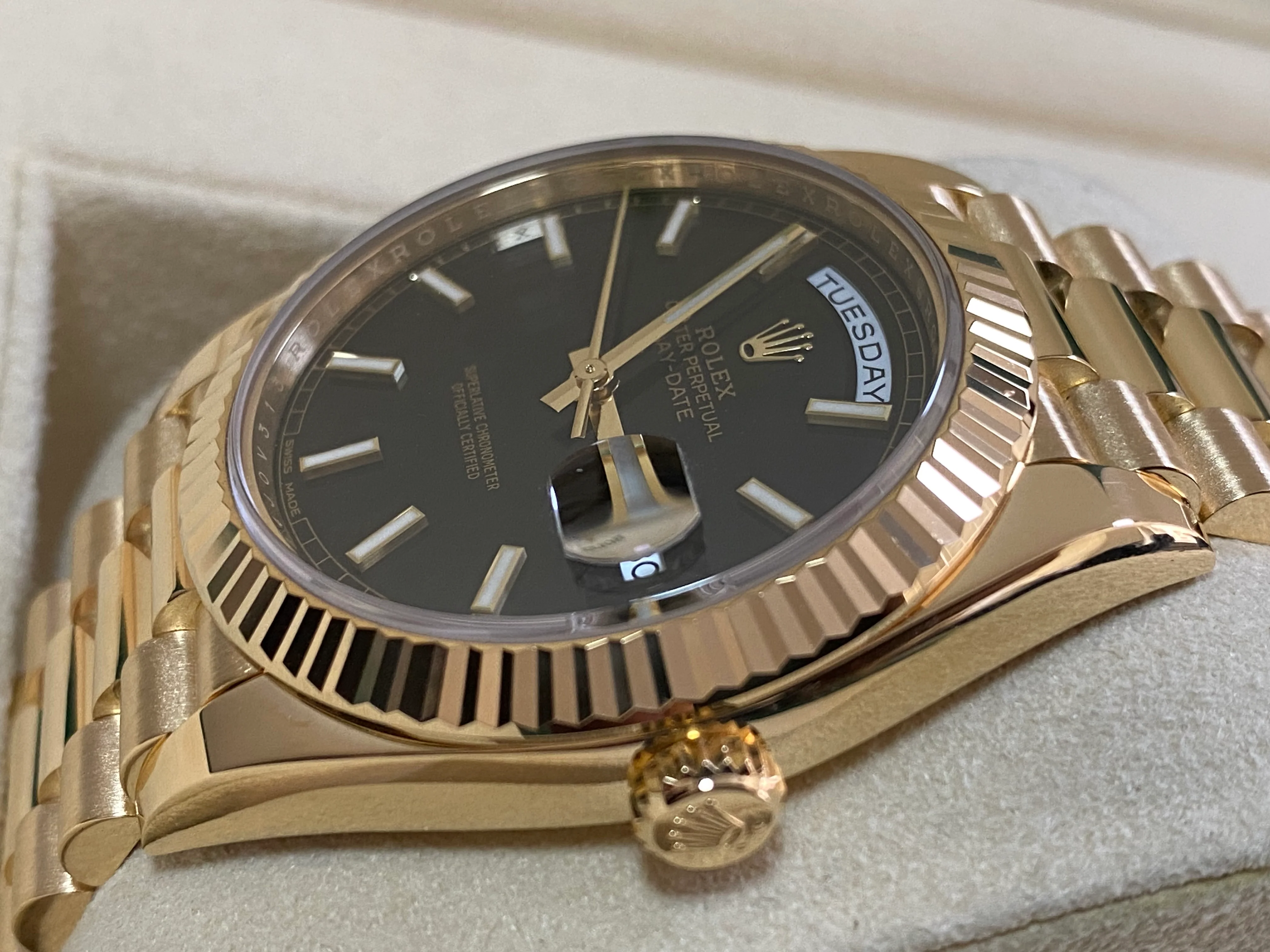 Rolex Yellow Gold Day-Date 40 - 2016 - Fluted Bezel - Black Motif Dial - President Bracelet - 228238