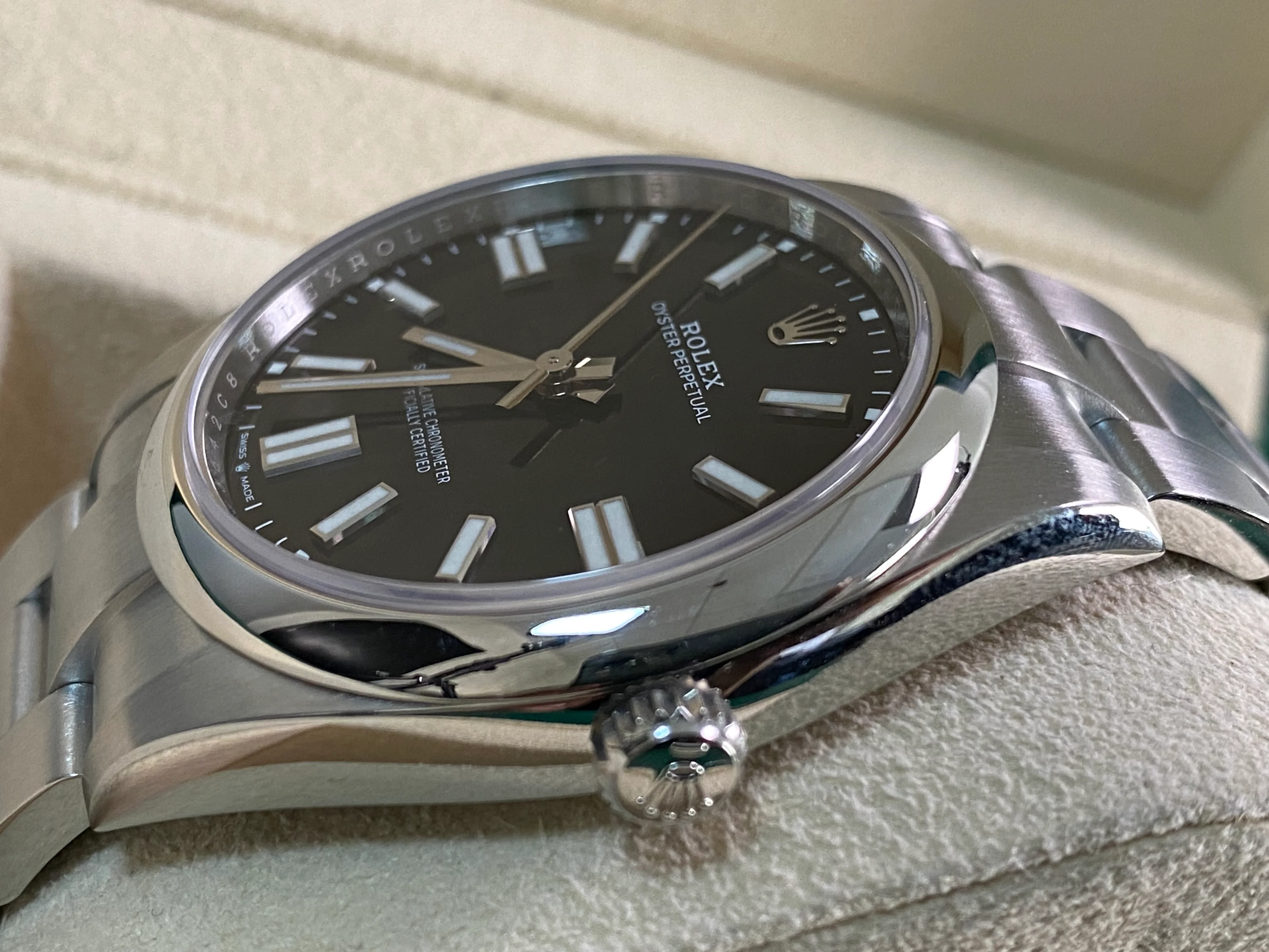 Rolex Oyster Perpetual 41 - 2023 - Domed Bezel - Black Index Dial - Oyster Bracelet - 124300 *FULL SET*