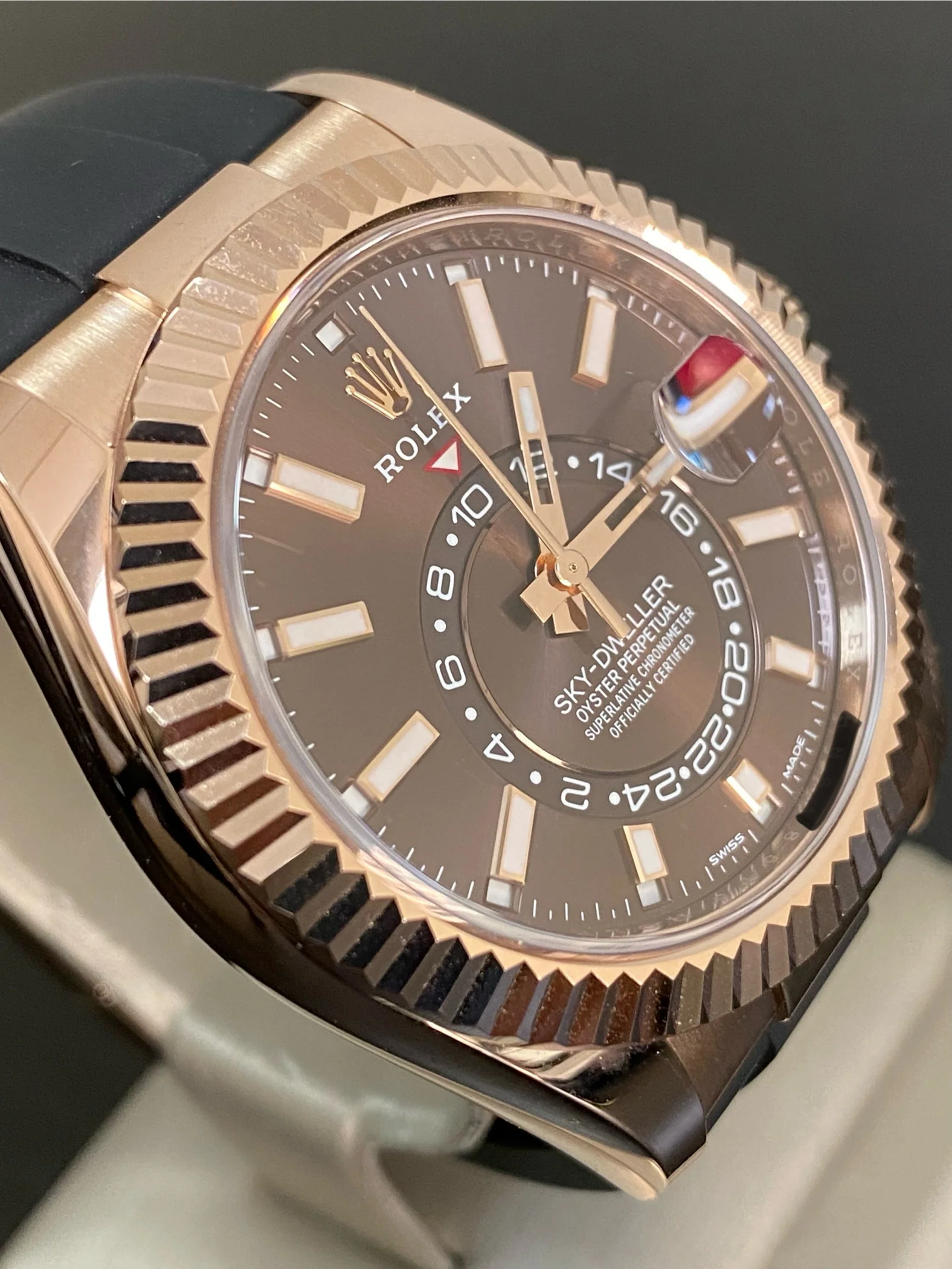 Rolex Everose Gold Sky-Dweller - 2022 - Chocolate Index Dial - Oysterflex Bracelet - 326235 *FULL SET*