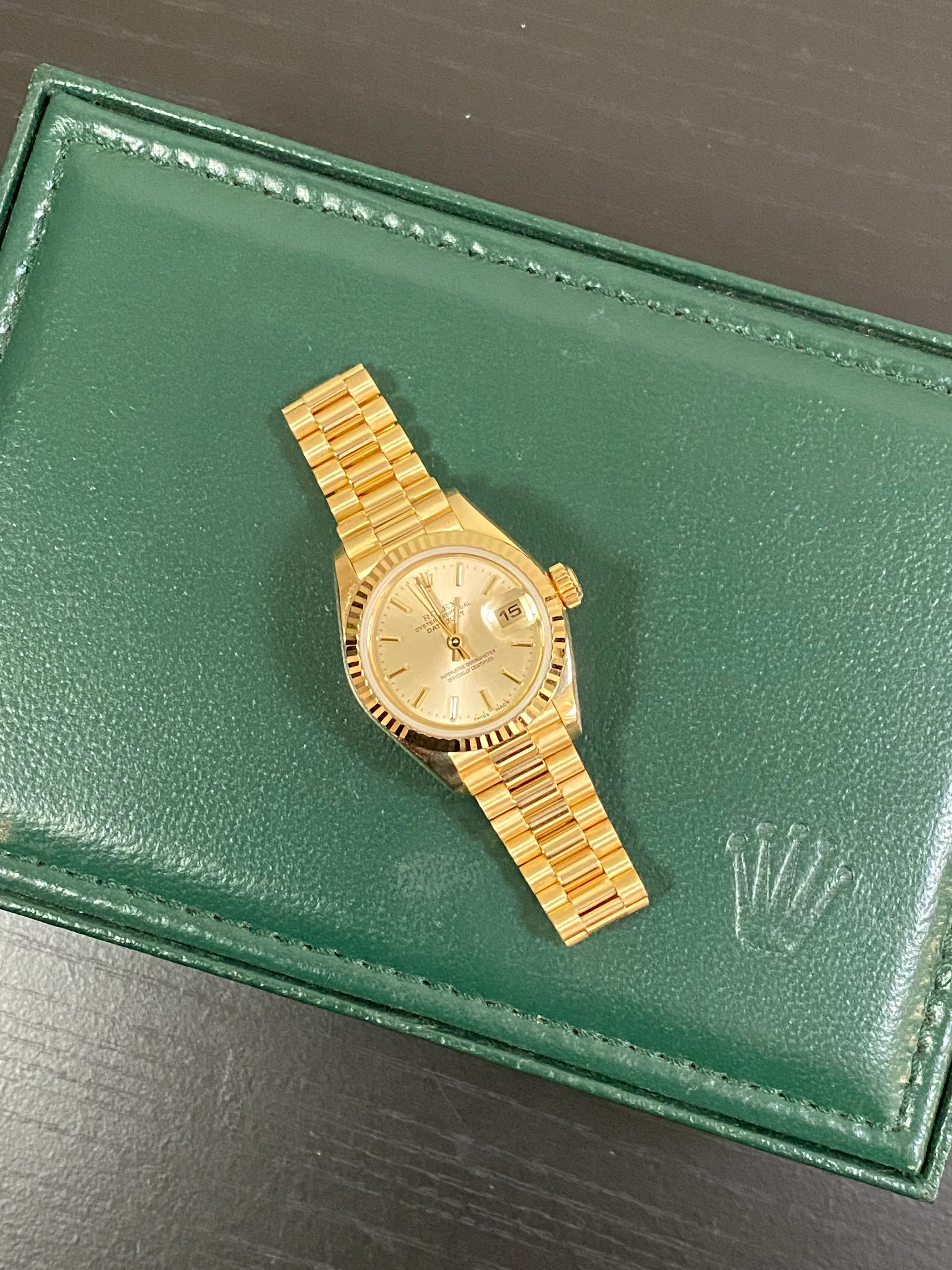 Rolex Yellow Gold Lady-Datejust 26 - L Serial - Fluted Bezel - Champagne Index Dial - President Bracelet - 69178