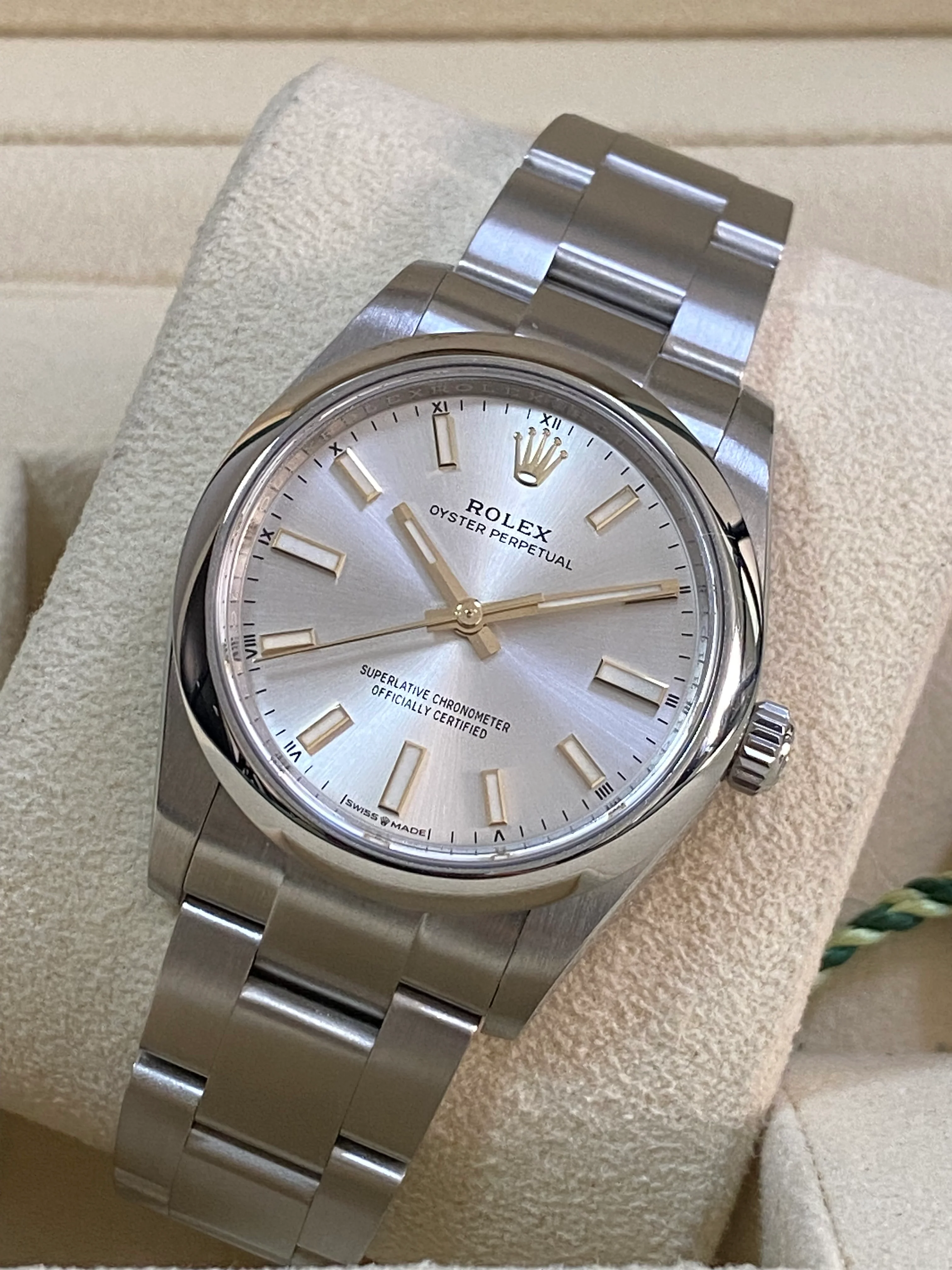 Rolex Oyster Perpetual 34 - 2023 - Domed Bezel - Silver Index Dial - Oyster Bracelet - 124200
