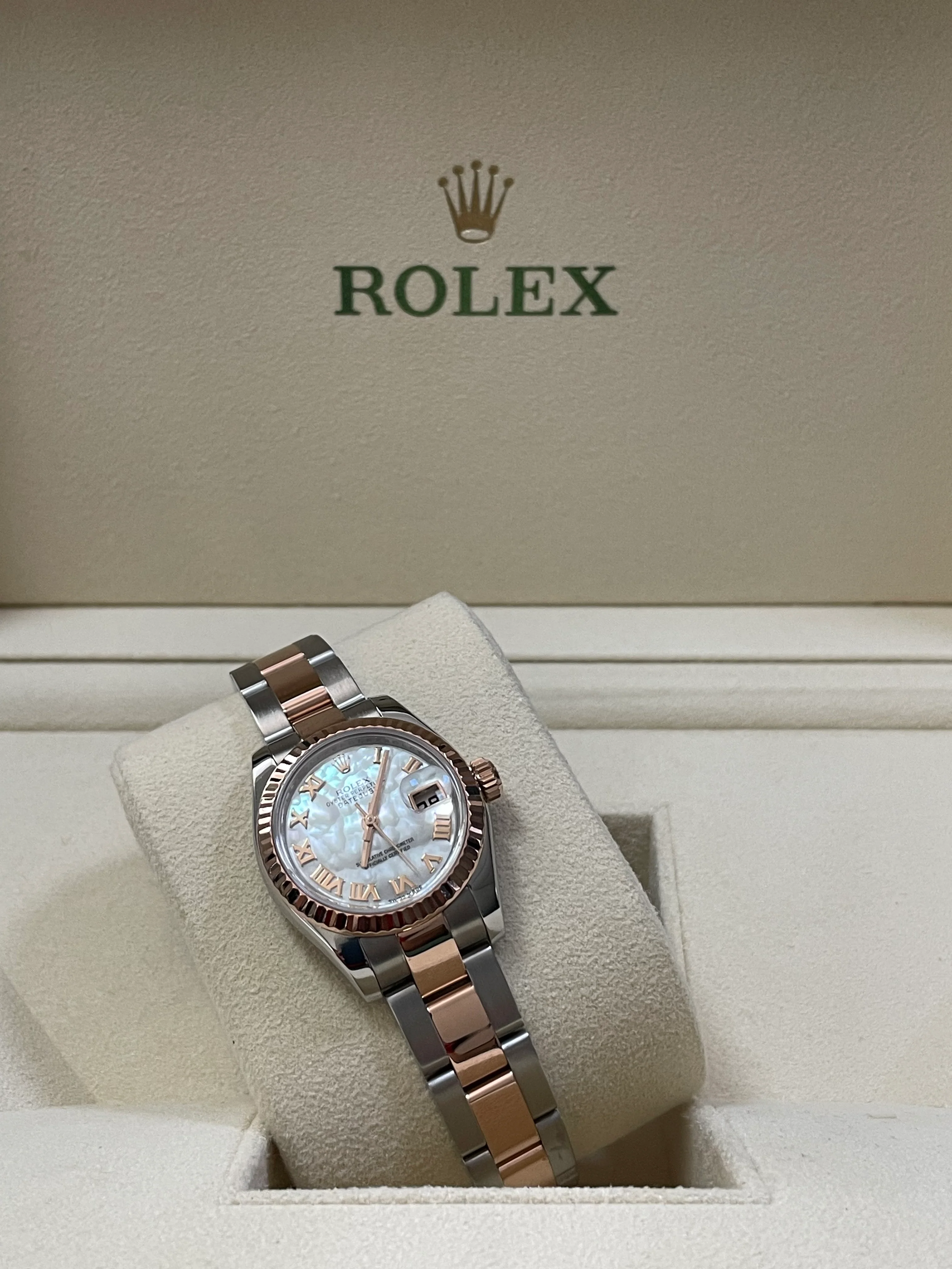 Rolex Everose Gold and Steel Lady-Datejust 26 - 2018 - Fluted Bezel - Mother-Of-Pearl Roman Dial - Oyster Bracelet - 179171