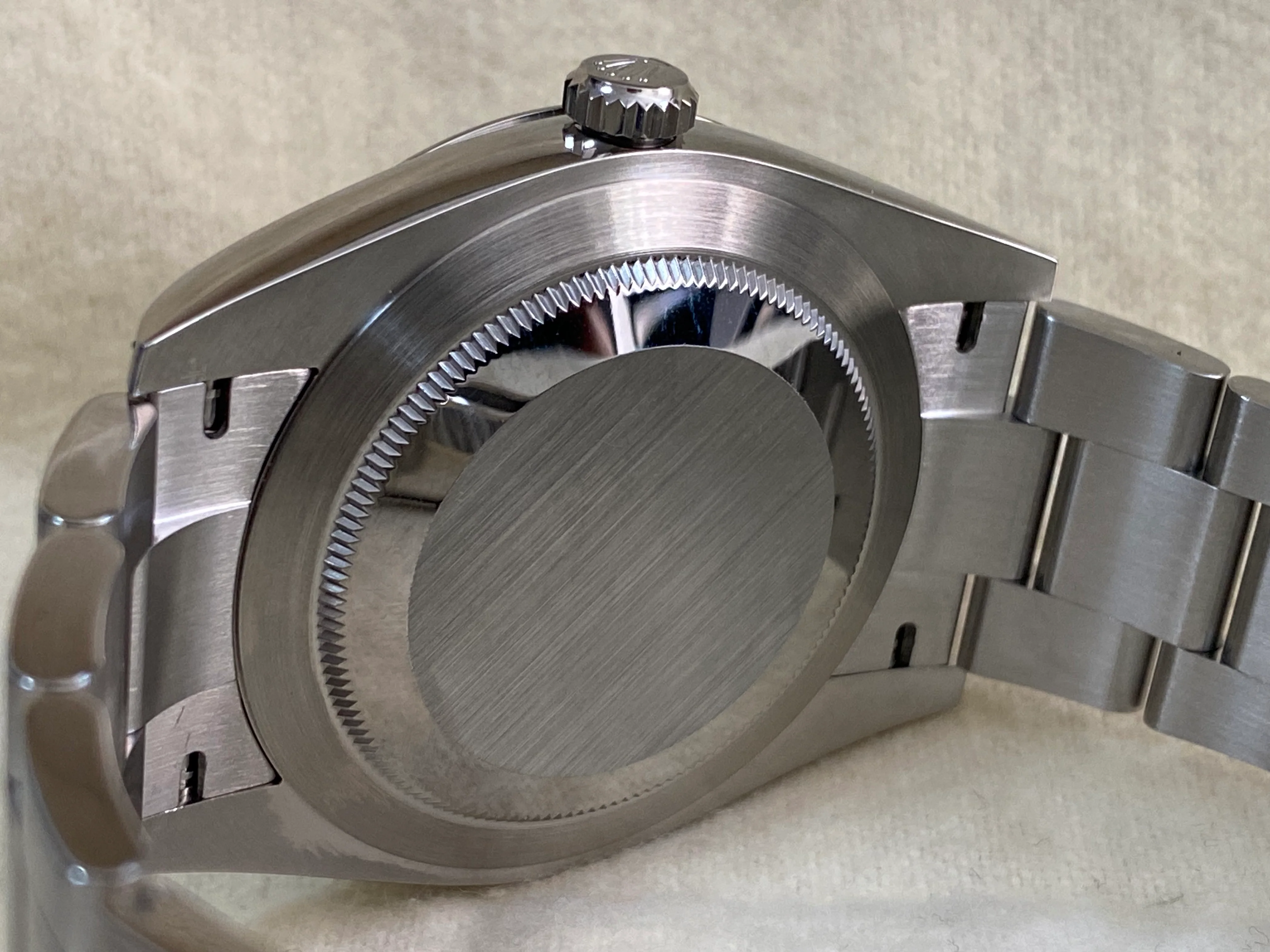 Rolex Oyster Perpetual 41 - 2021 - Domed Bezel - Silver Index Dial - Oyster Bracelet - 124300 *COMPLETE SET*