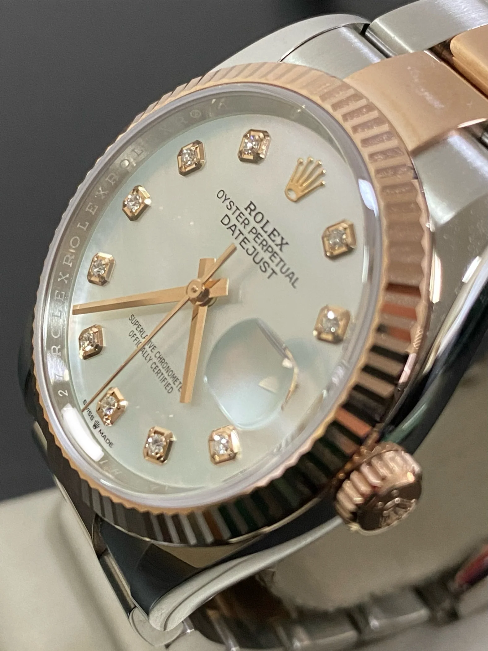 Rolex Steel and Everose Gold Datejust 36 - 2022 - Fluted Bezel - White Mother-Of-Pearl Diamond Dial - Oyster Bracelet - 126231 FULL SET