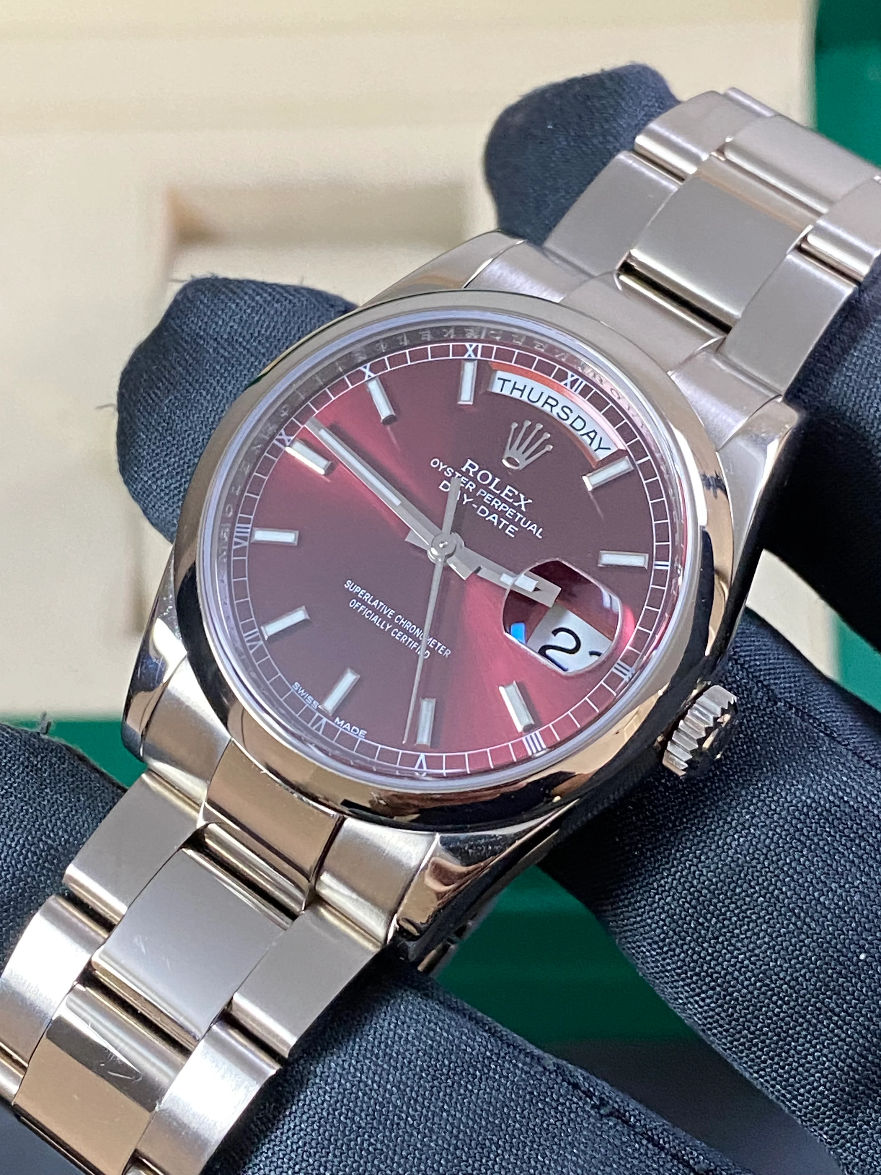 Rolex White Gold Day-Date 36 - 2016 - Domed Bezel - Rare Factory Cherry Dial - Oyster Bracelet - 118209 *COLLECTORS GRADE*