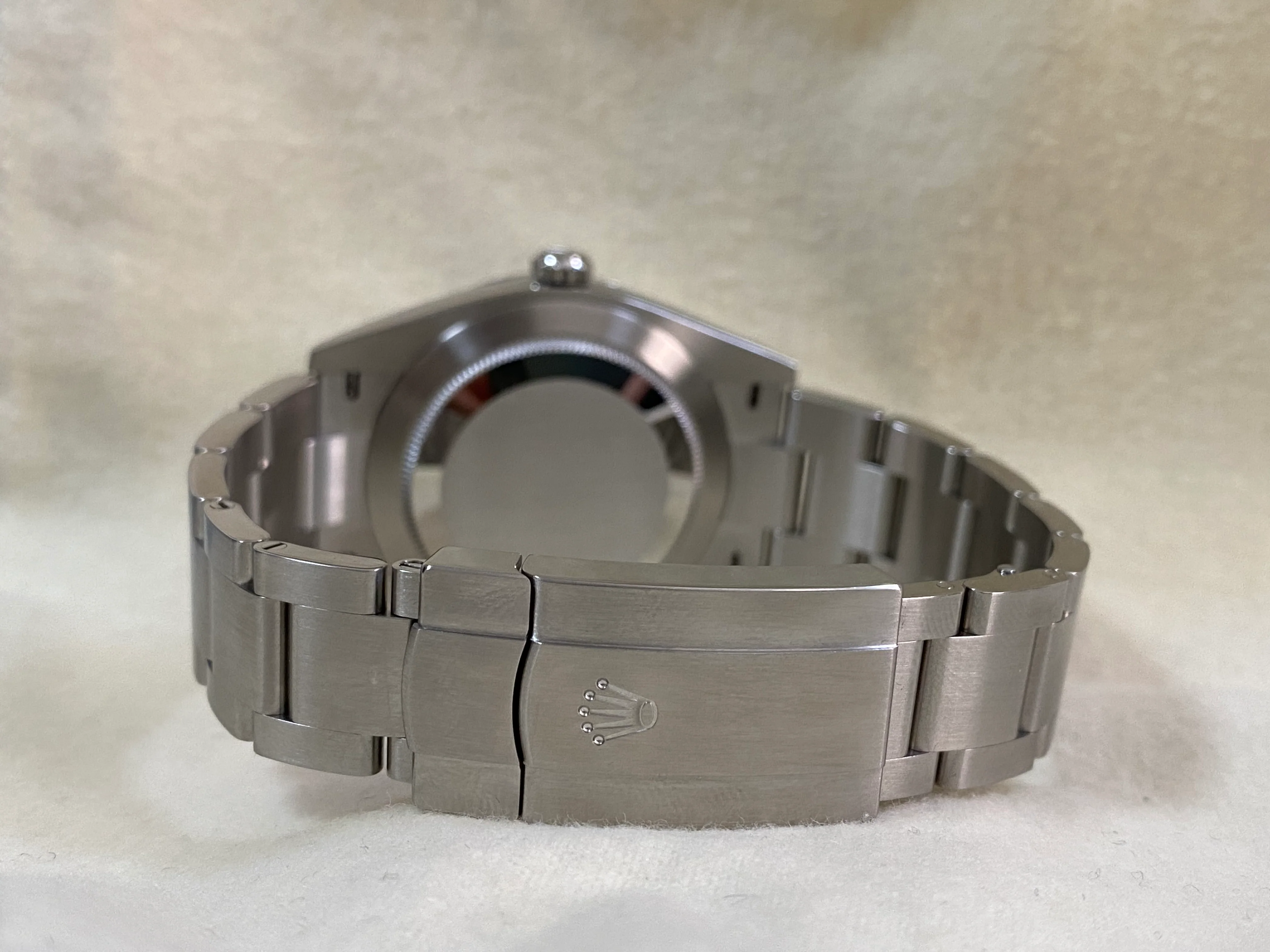 Rolex Oyster Perpetual 41 - 2024 - Domed Bezel - Green Index Dial - Oyster Bracelet - 124300 *COMPLETE SET*