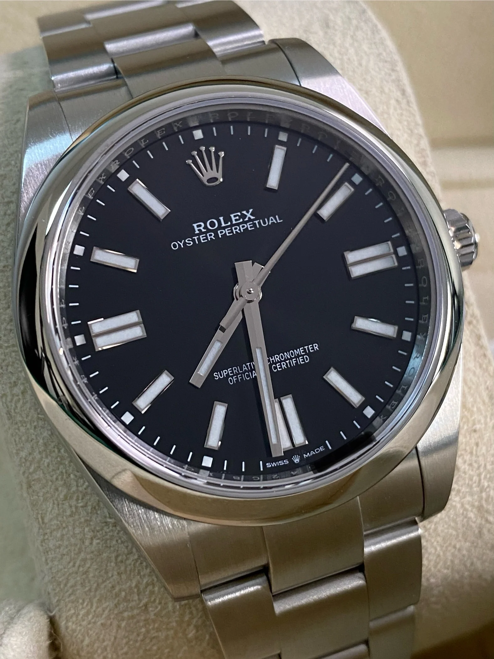 Rolex Oyster Perpetual 41 - 2023 - Domed Bezel - Black Index Dial - Oyster Bracelet - 124300 *FULL SET*