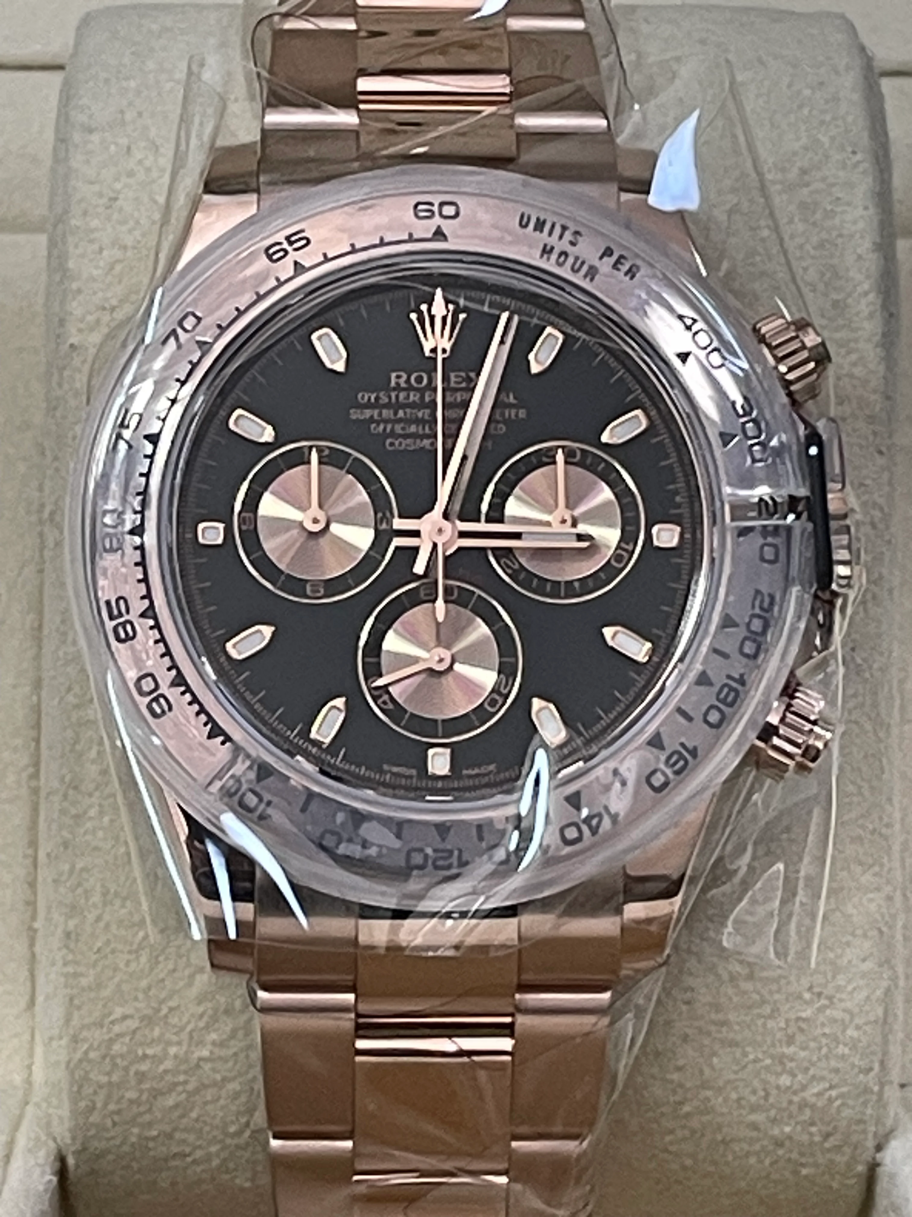 Rolex Everose Gold Cosmograph Daytona - 2023 - Black and Pink Dial - 116505