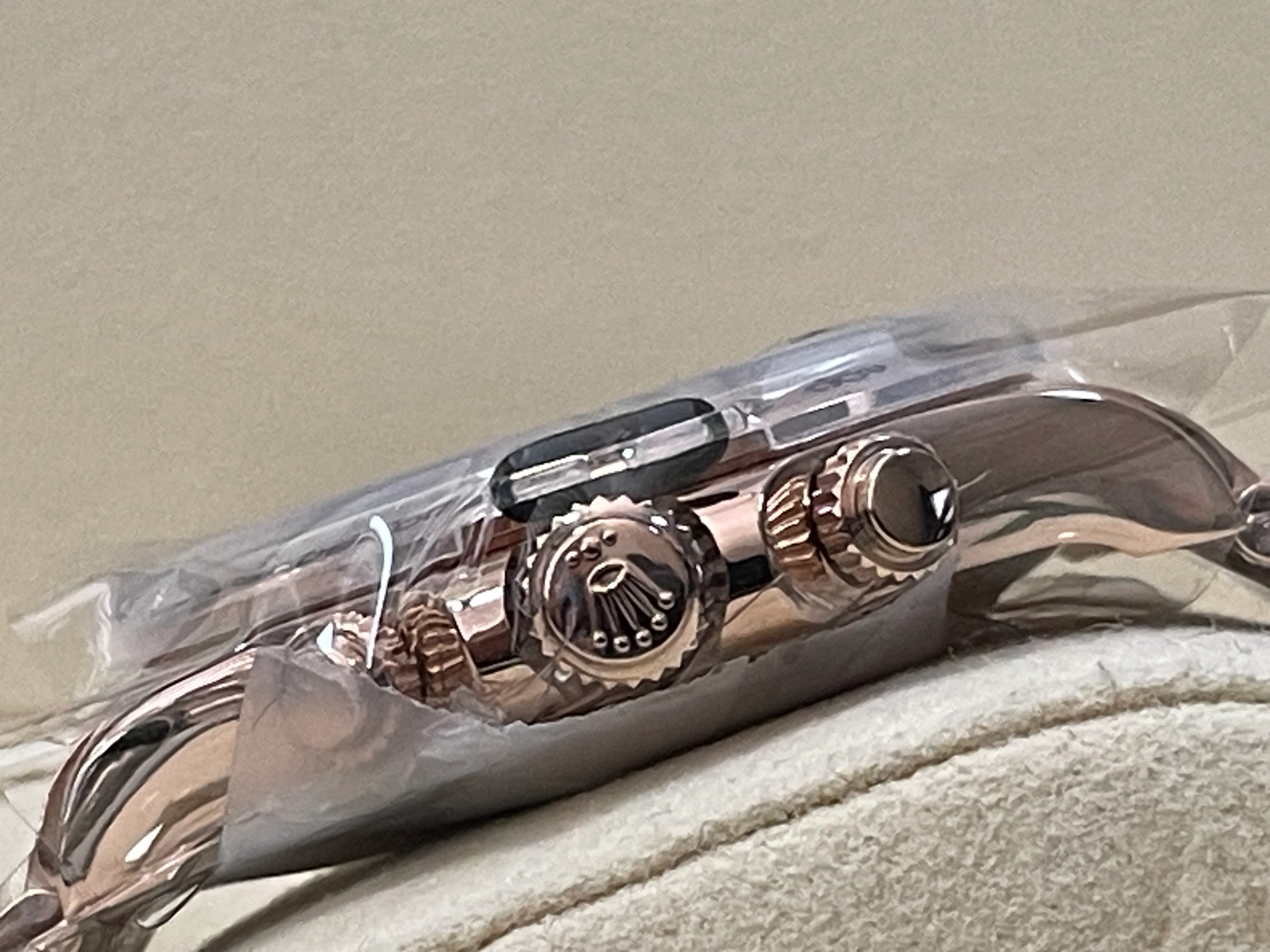 Rolex Everose Gold Cosmograph Daytona - 2023 - Black and Pink Dial - 116505