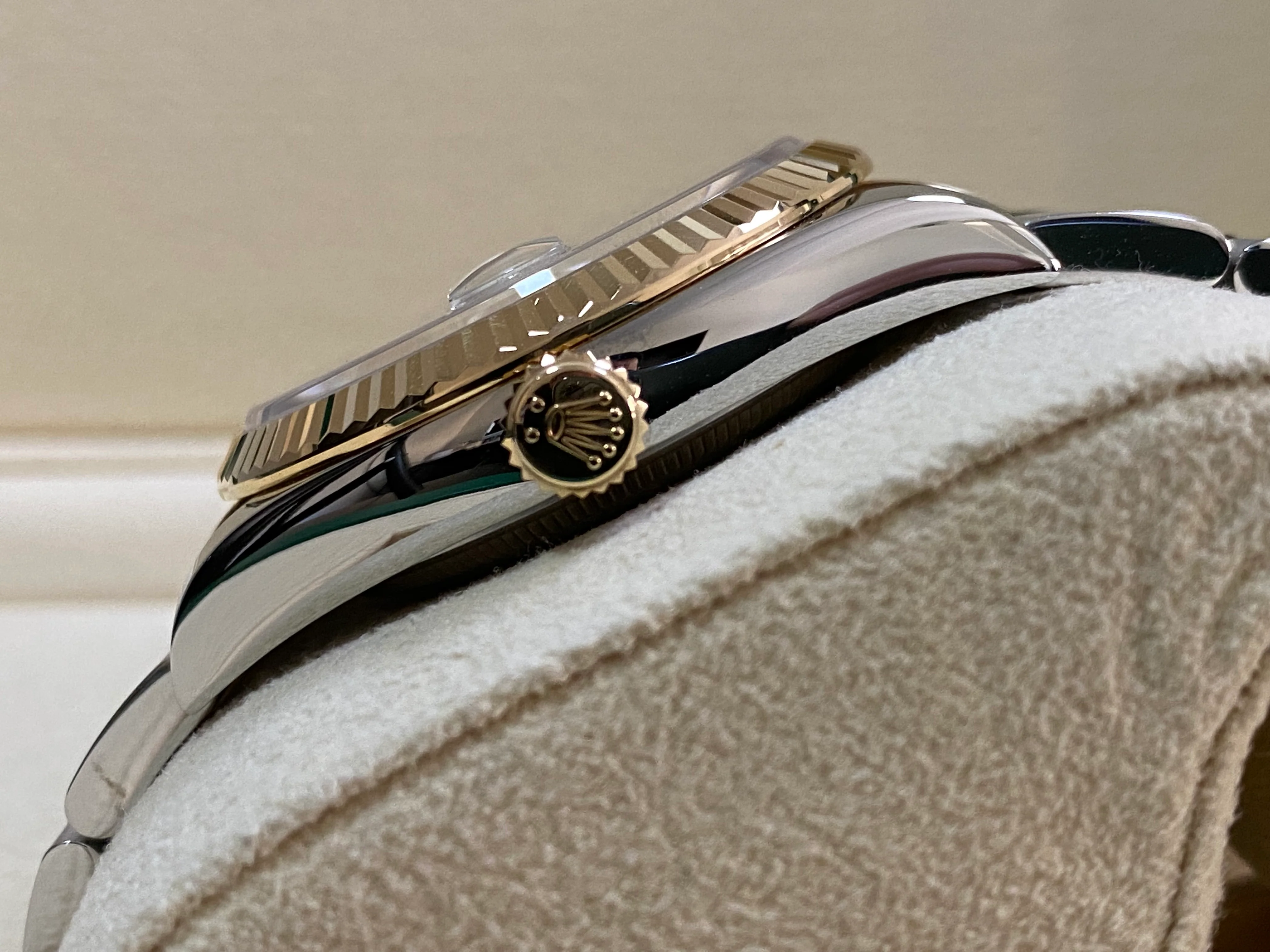 Rolex Steel and Yellow Gold Datejust 36 - 2019 - Fluted Bezel - Mother of Pearl Diamond Dial - Oyster Bracelet - 126233