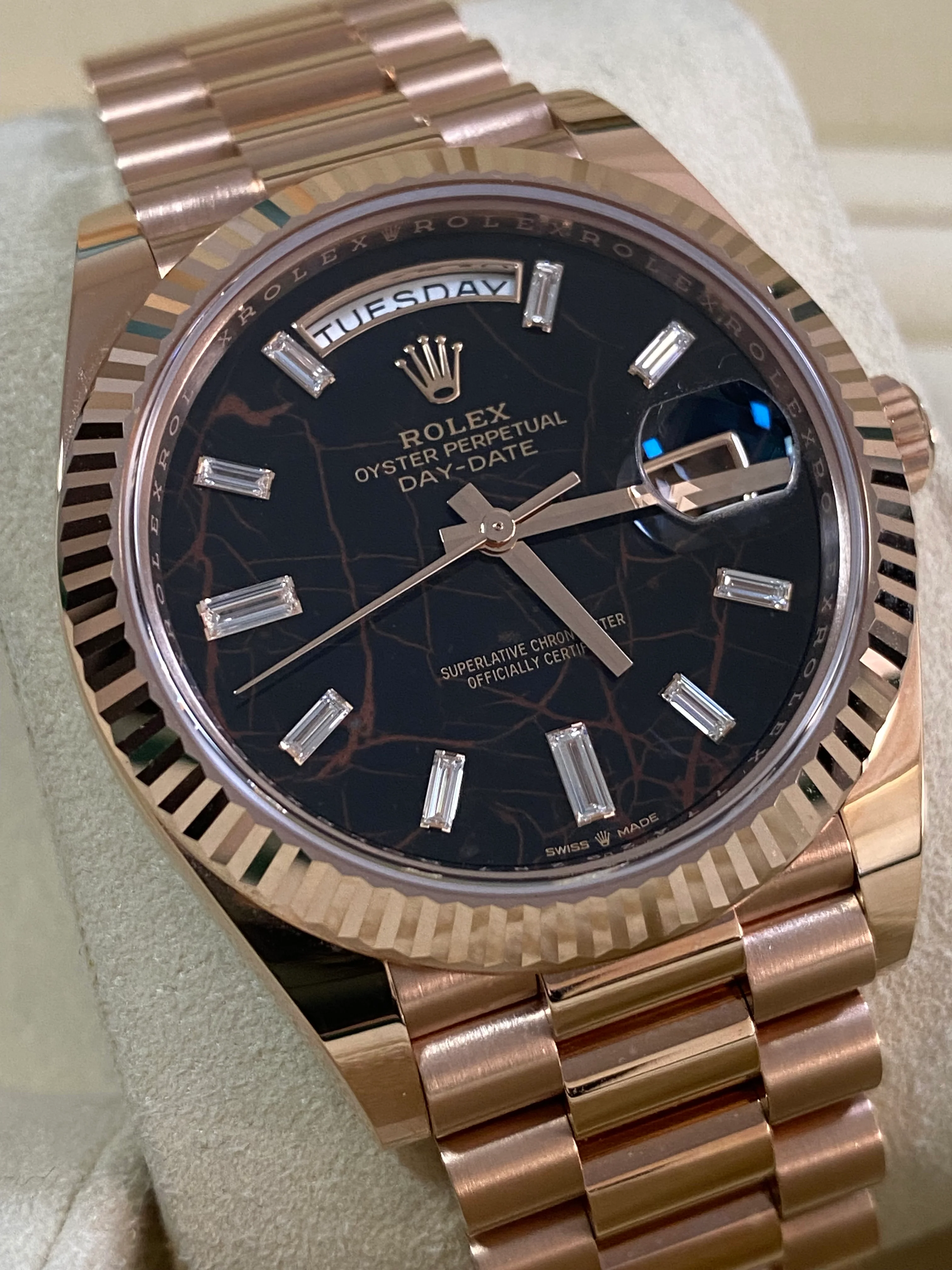 Rolex Everose Gold Day-Date 40 - 2022 - Fluted Bezel - Eisenkiesel Dial - President Bracelet - 228235 *FULL SET*