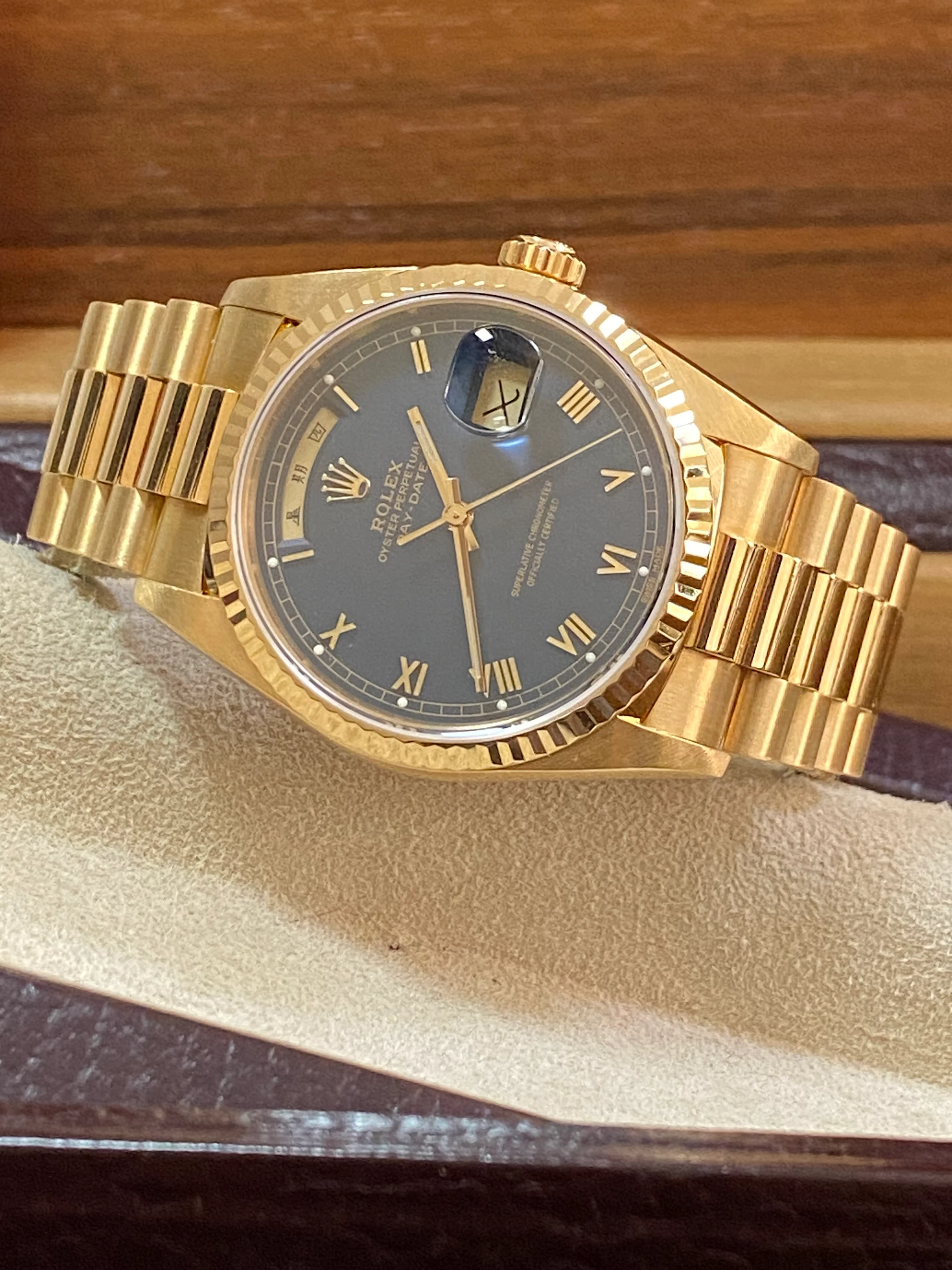 Rolex Yellow Gold Day-Date 36 - 1994 - Fluted Bezel - Blue Roman Dial - Mandarin Day&Date - President Bracelet - 18238