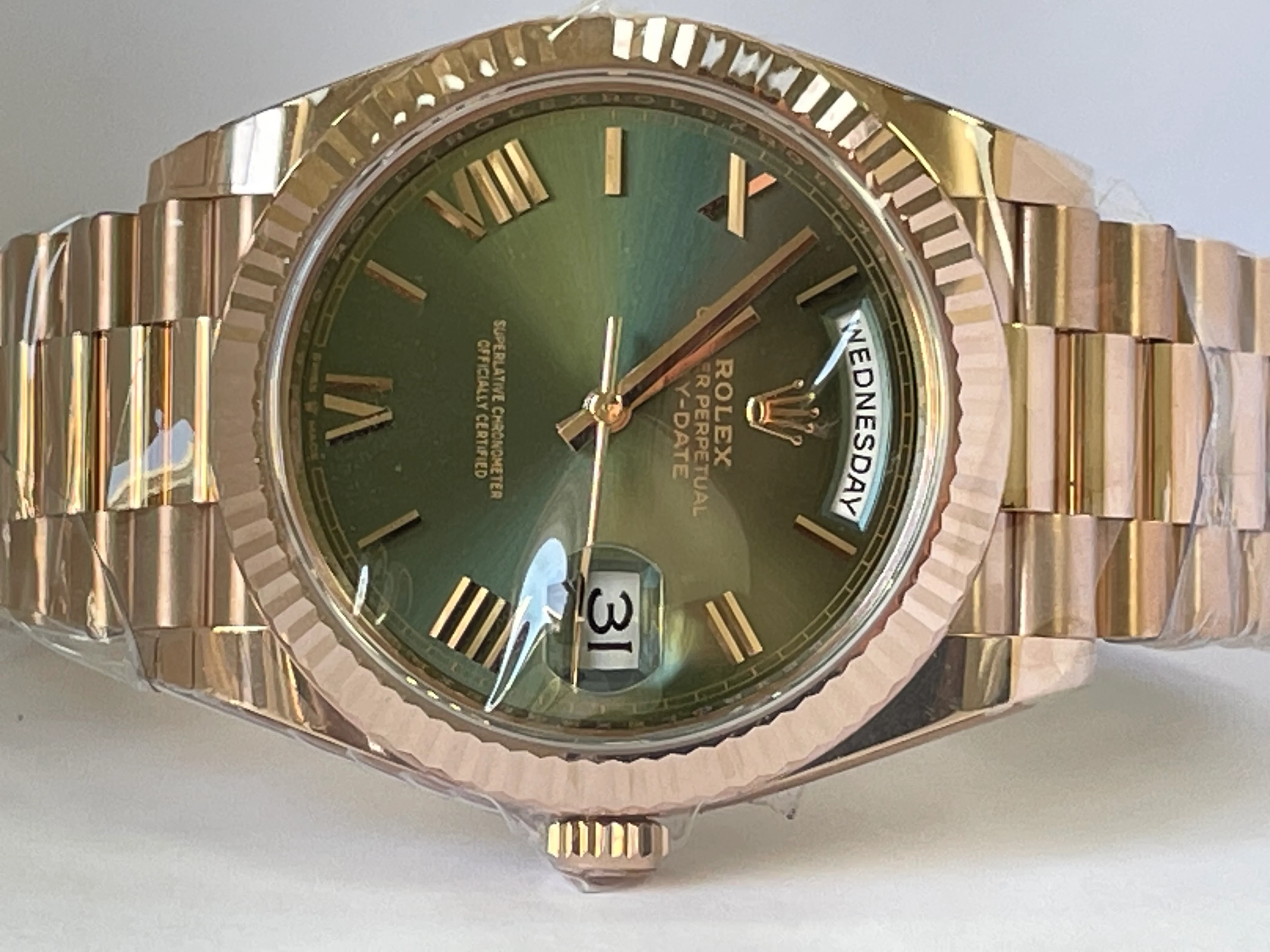 Rolex Everose Gold Day-Date 40 - 2023 - Fluted Bezel - Olive Green Roman Dial - President Bracelet - 228235