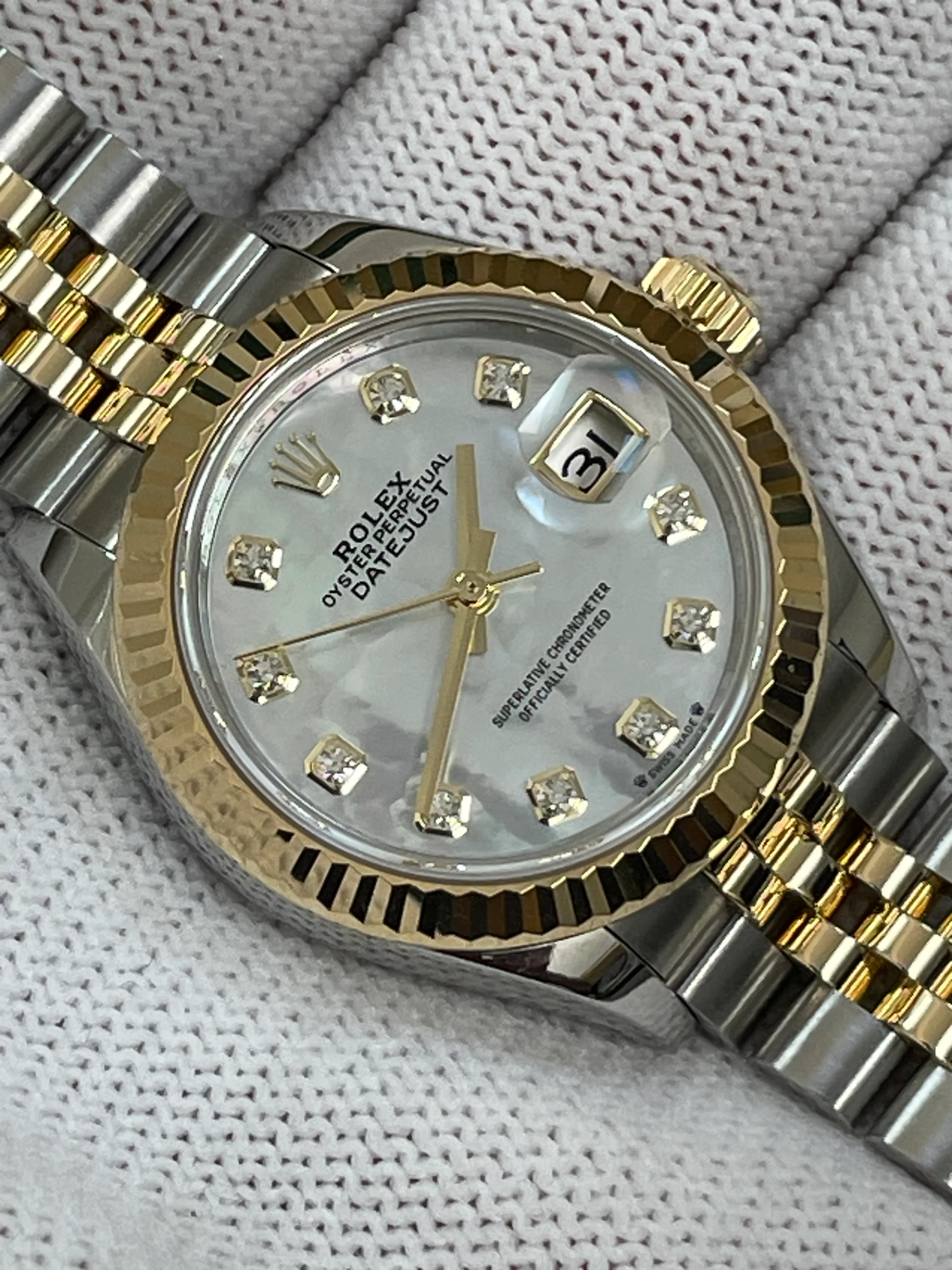Rolex Steel and Yellow Gold Lady-Datejust - 2023 - Fluted Bezel - White Mother-Of-Pearl Diamond Dial - Jubilee Bracelet - 279173