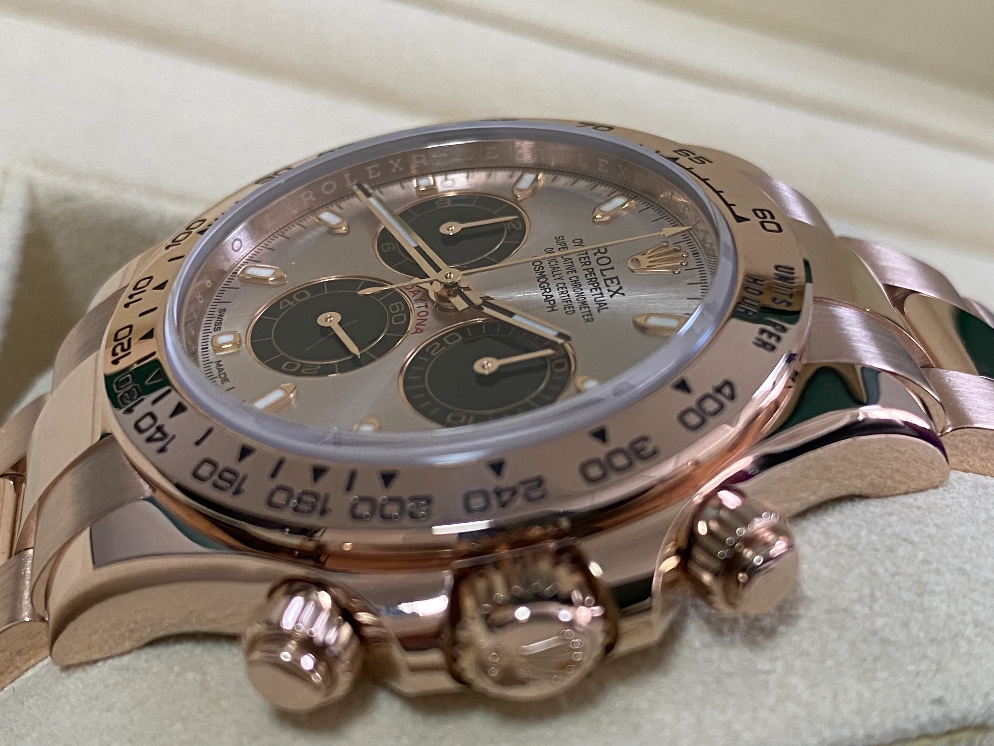 Rolex Everose Gold Cosmograph Daytona - 2023 - Sundust Dial - 116505 *COMPLETE SET*