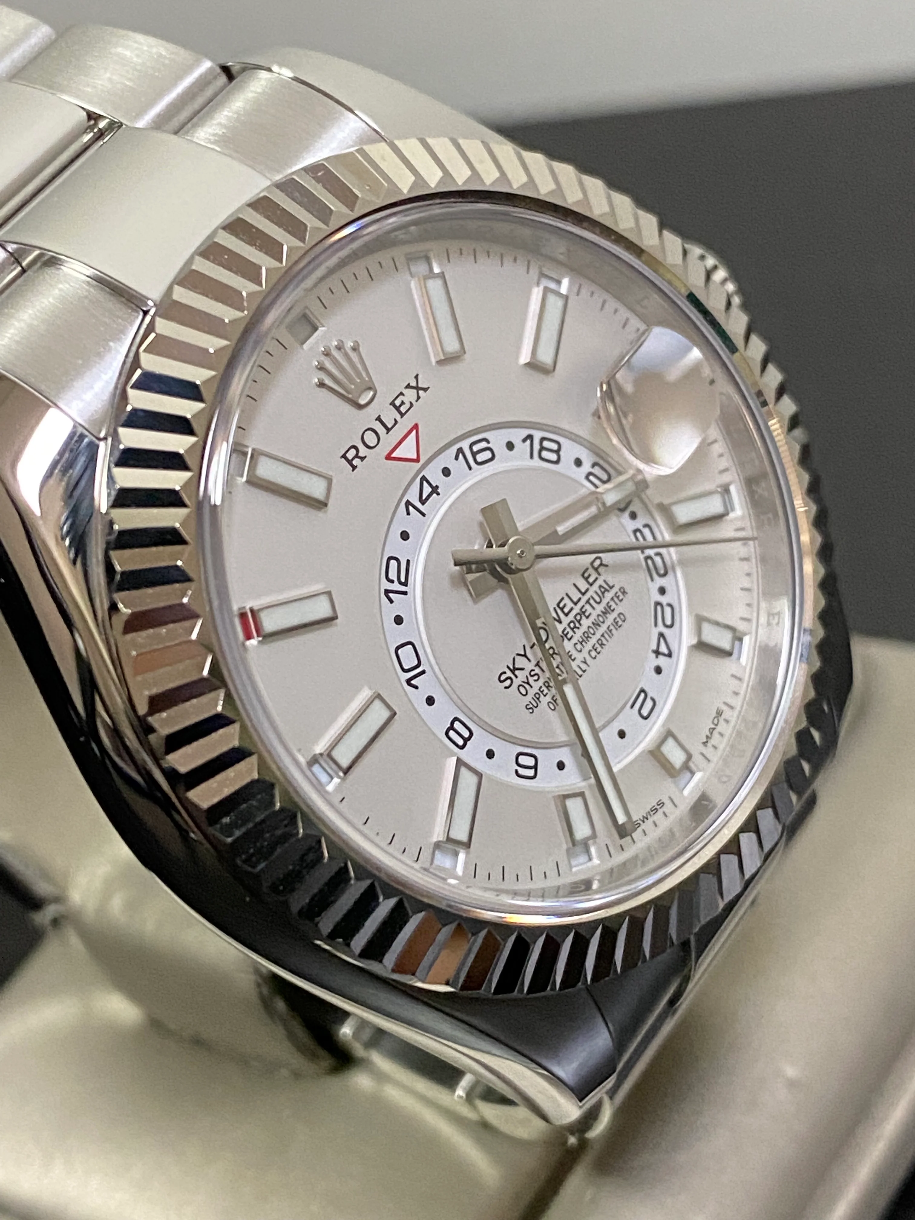 Rolex White Rolesor Sky-Dweller - 2021 - White Index Dial - Oyster Bracelet - 326934