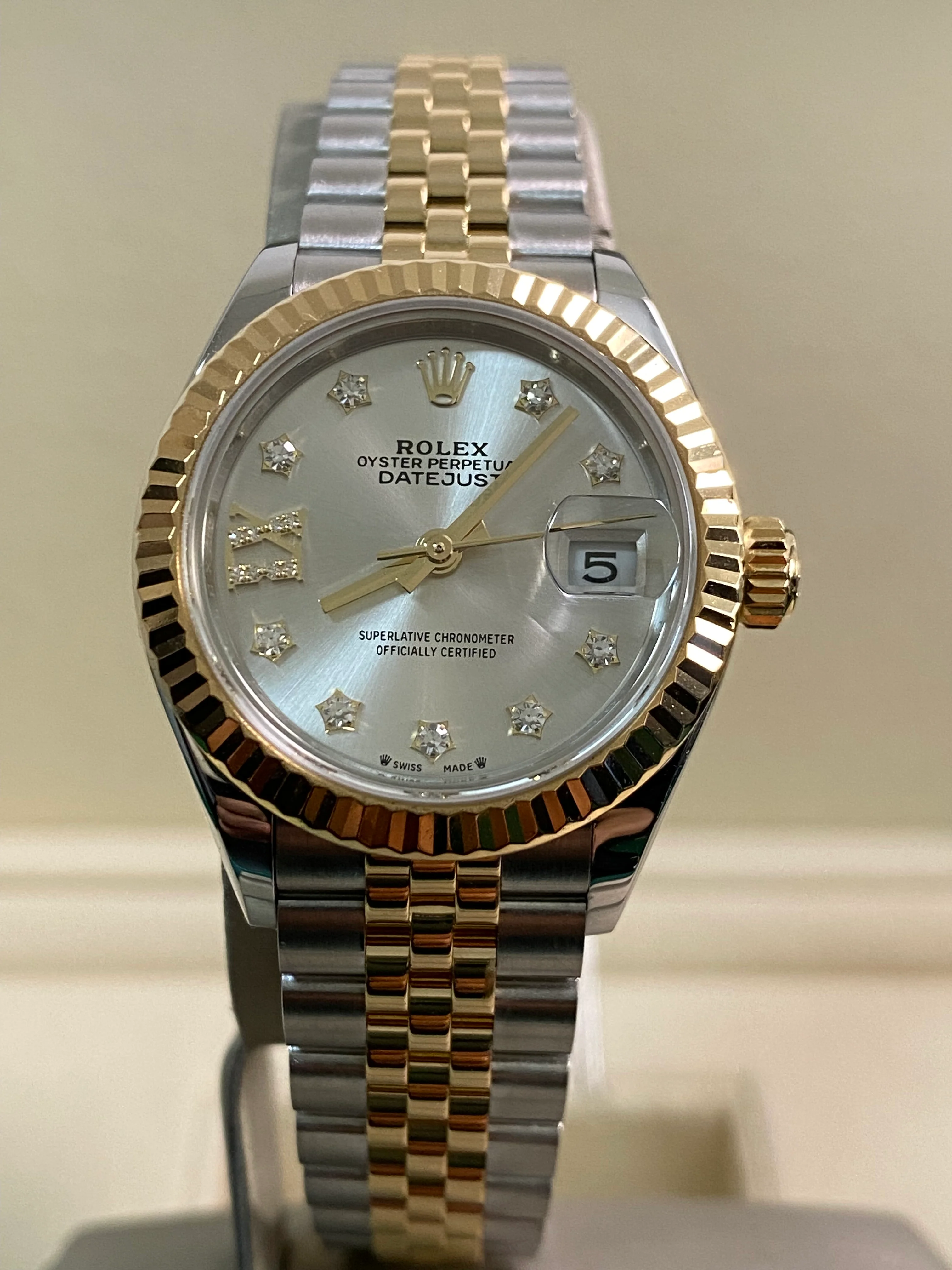 Rolex Steel and Yellow Gold Lady-Datejust 28 - 2023 - Fluted Bezel - Star Diamond Dial - Jubilee Bracelet - 279173 *FULL SET*
