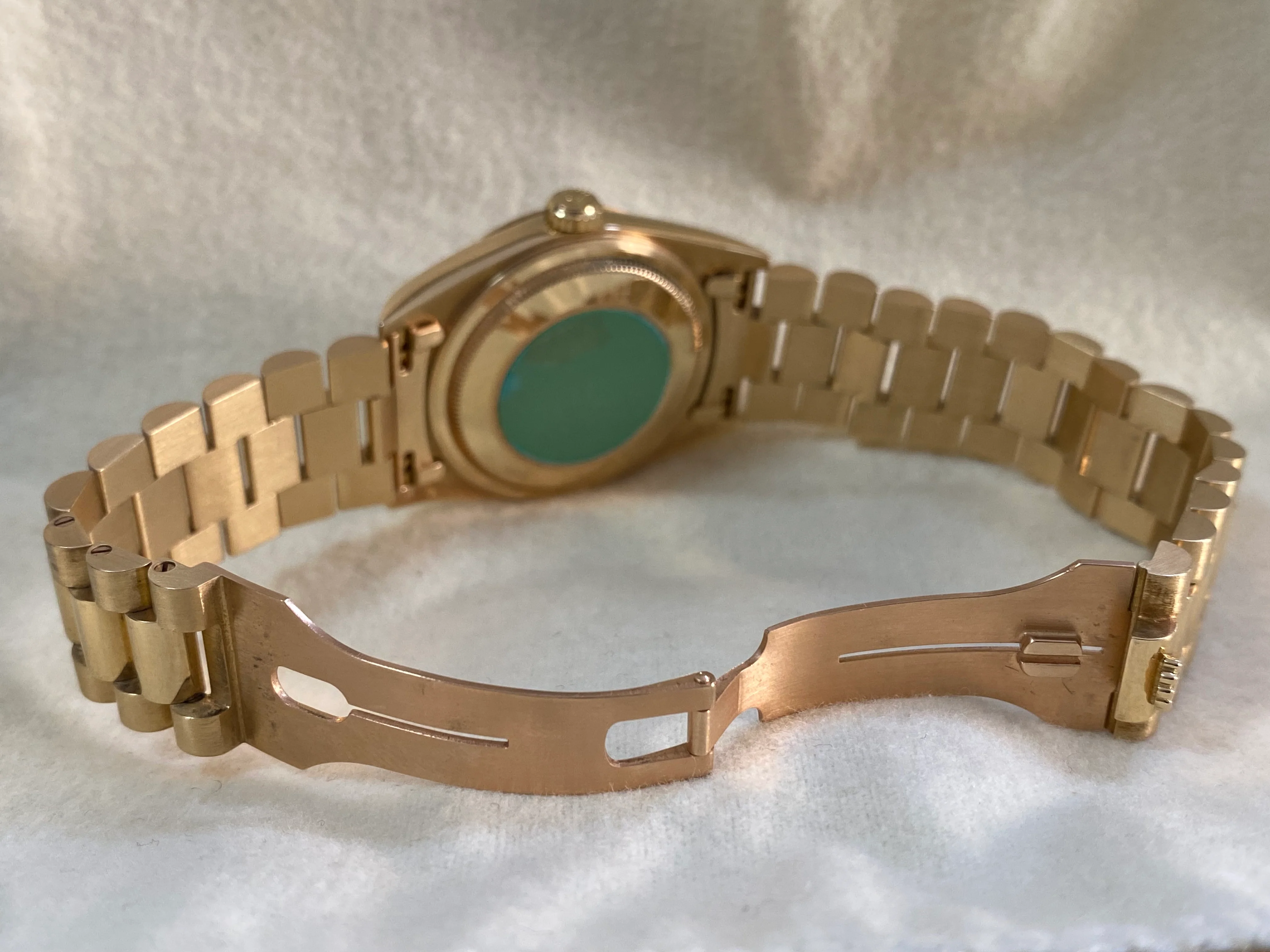 Rolex Yellow Gold Day-Date 36 - E serial - Fluted Bezel - Champagne Index Dial - President Bracelet - 18238 Unpolished