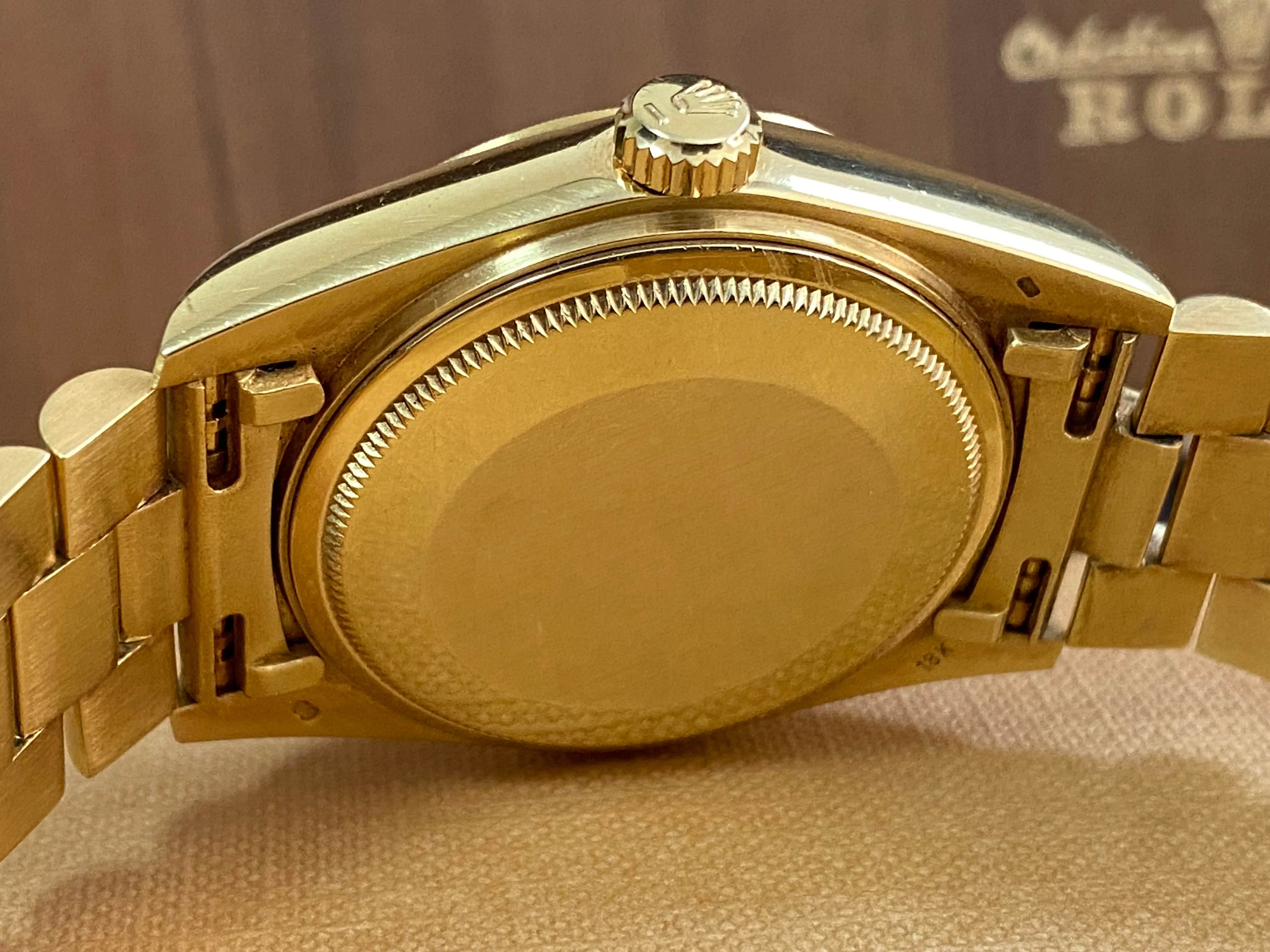 Rolex Yellow Gold Day-Date 36 - 1984 - Bark Finish - Champagne Index Dial - President Bracelet - 18078 *RARE*