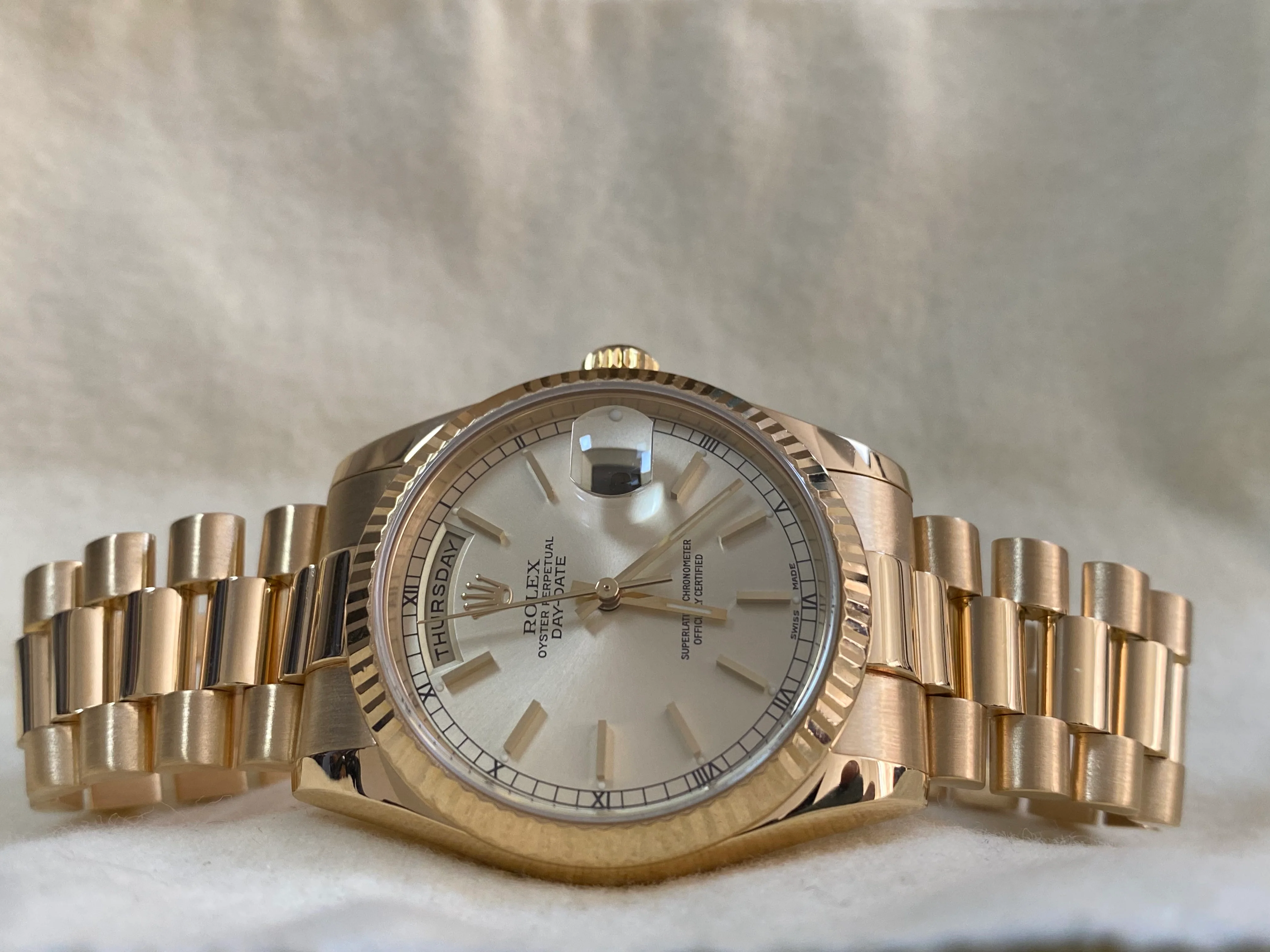 Rolex Yellow Gold Day-Date 36 - Y serial - Fluted Bezel - Champagne Dial - President Bracelet - 118238