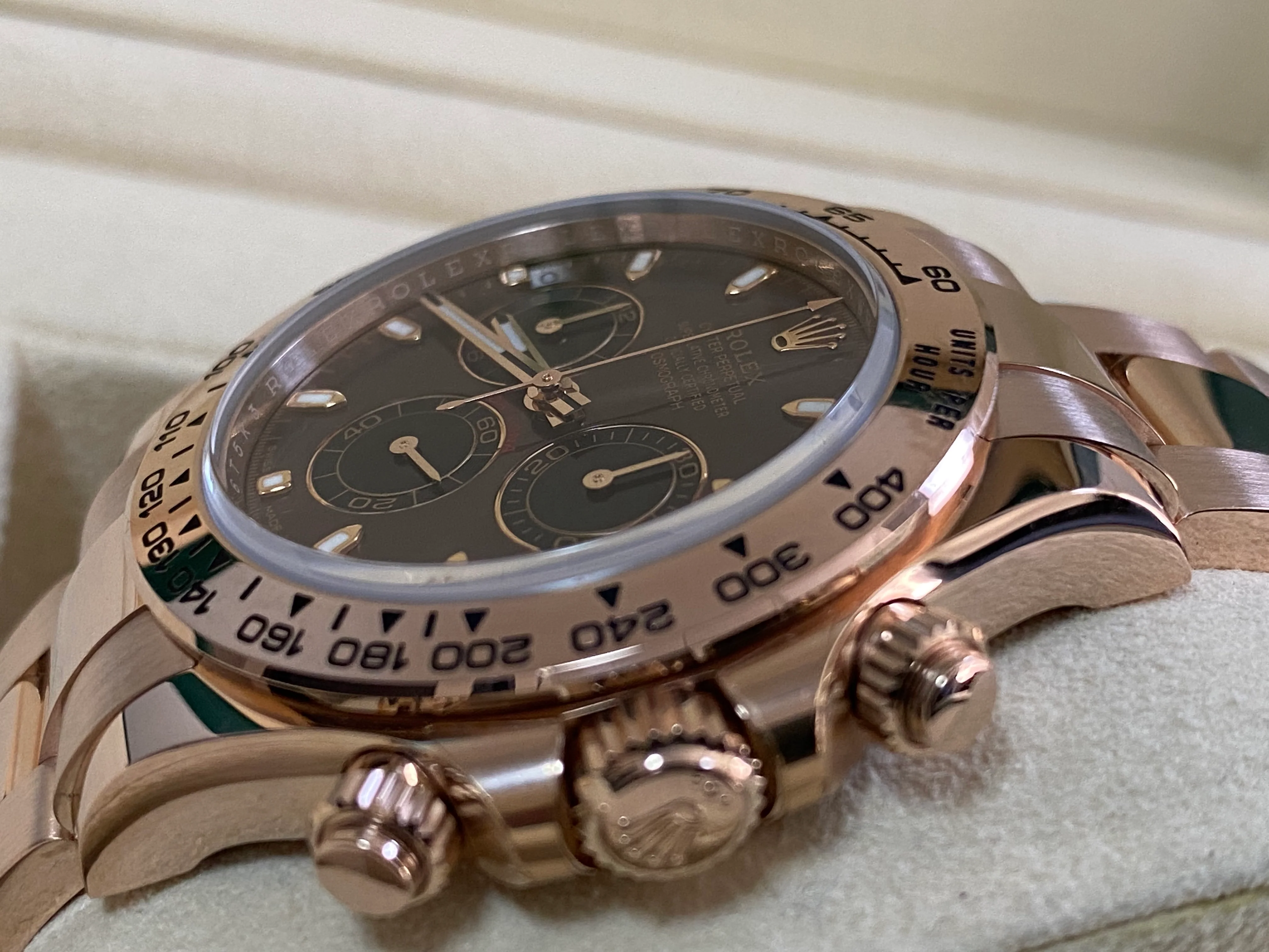 Rolex Everose Gold Cosmograph Daytona - 2020 - Chocolate Index Dial - 116505 *COMPLETE SET*