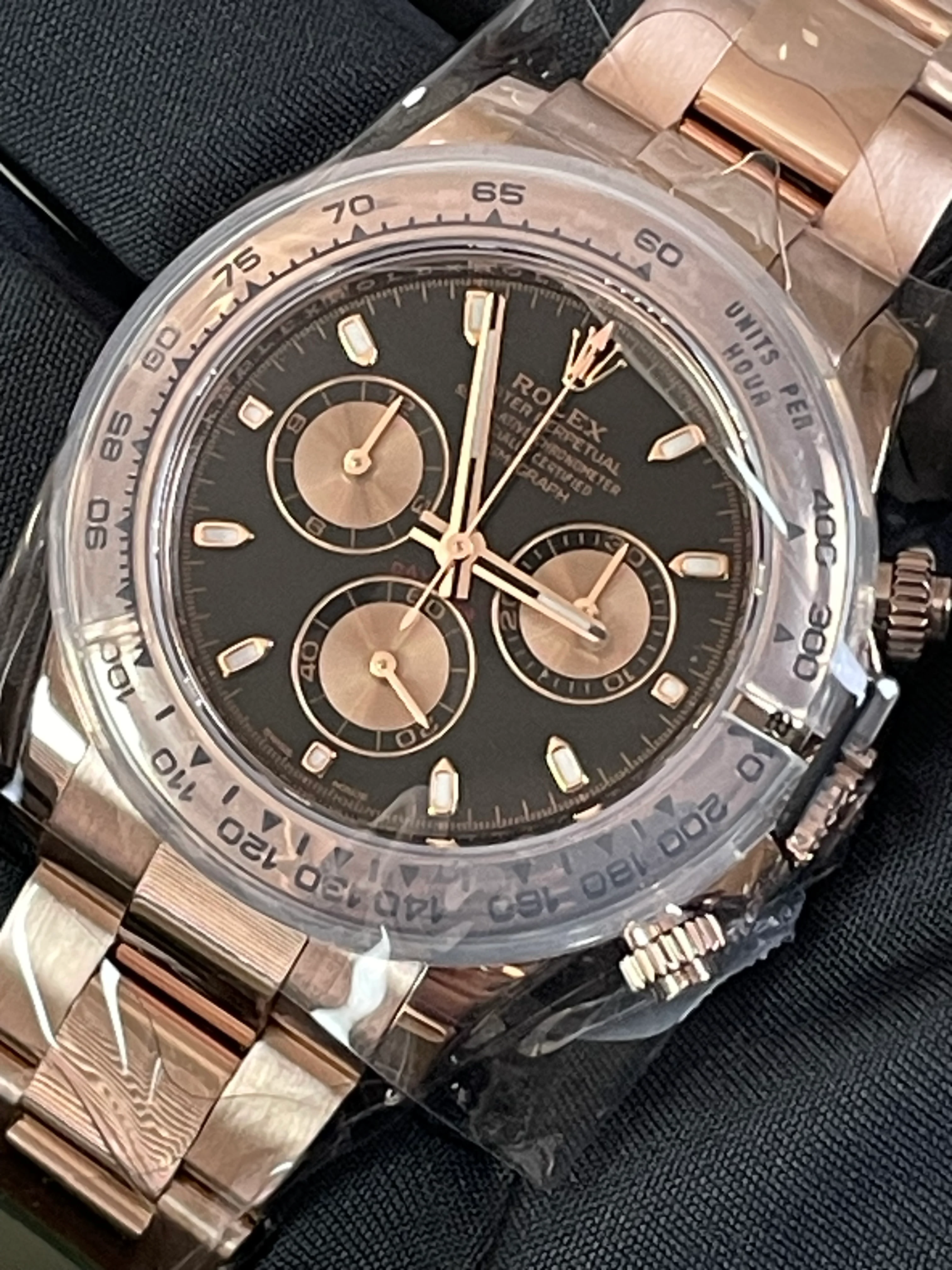 Rolex Everose Gold Cosmograph Daytona - 2023 - Black and Pink Dial - 116505