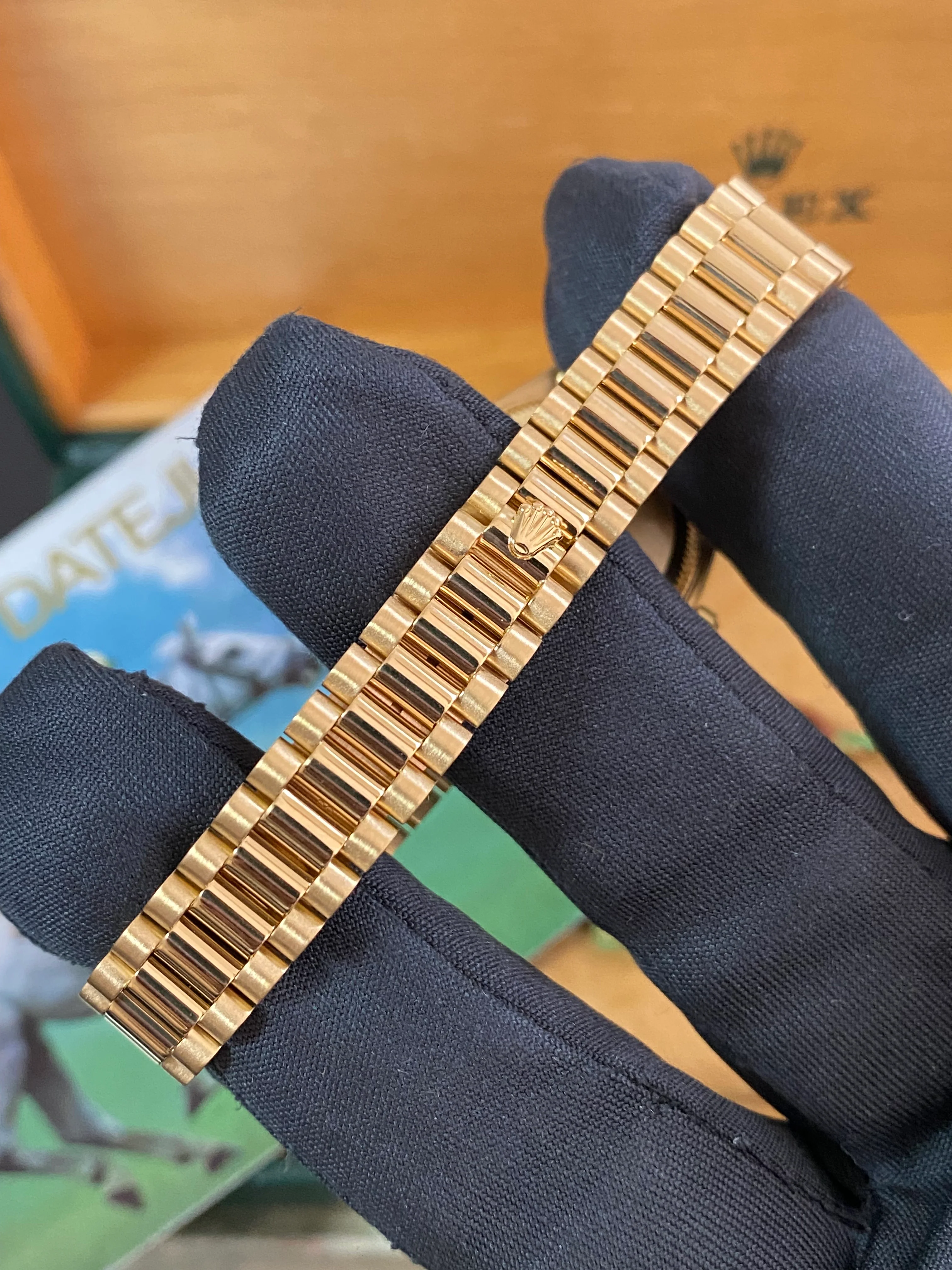 Rolex Yellow Gold Lady-Datejust - E serial - Fluted Bezel - Champagne Dial - President Bracelet - 69178