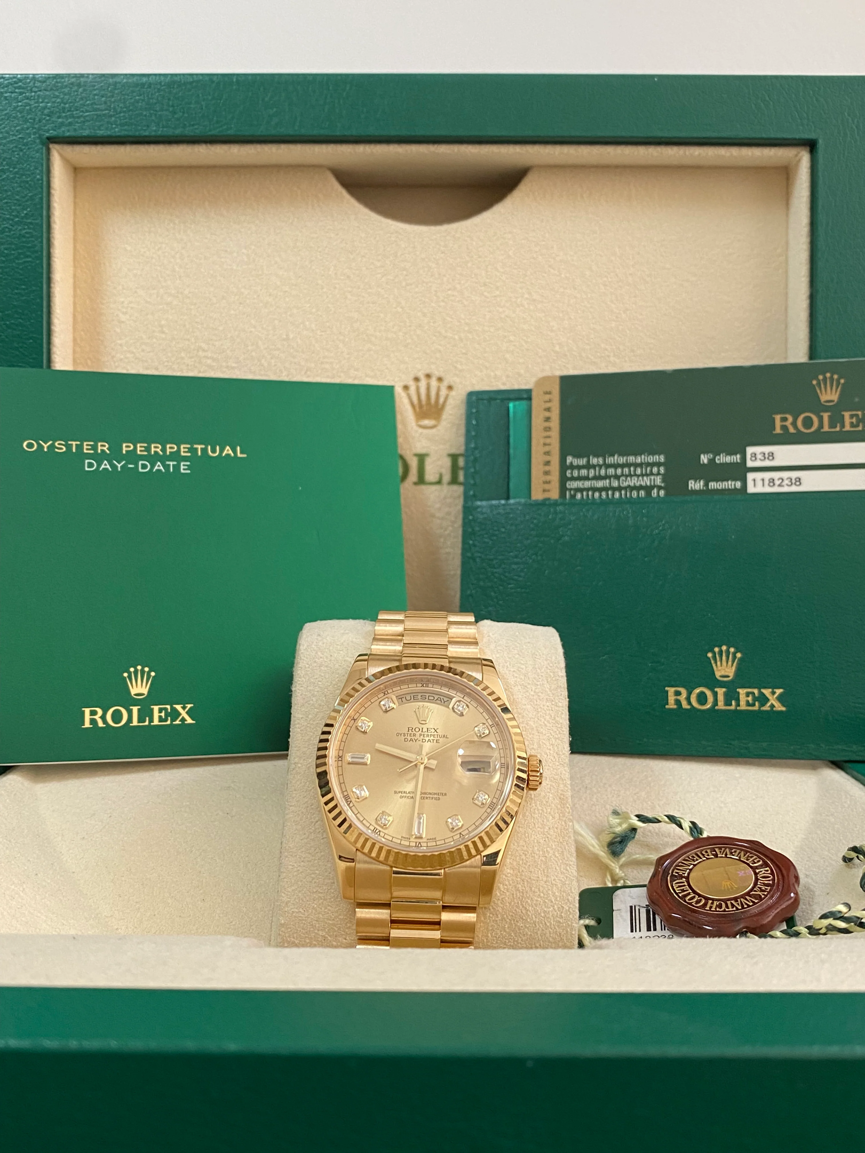 Rolex Yellow Gold Day-Date 36 - Z serial - Fluted Bezel - Champagne Diamond Dial - President Bracelet - 118238 *FULL SET*