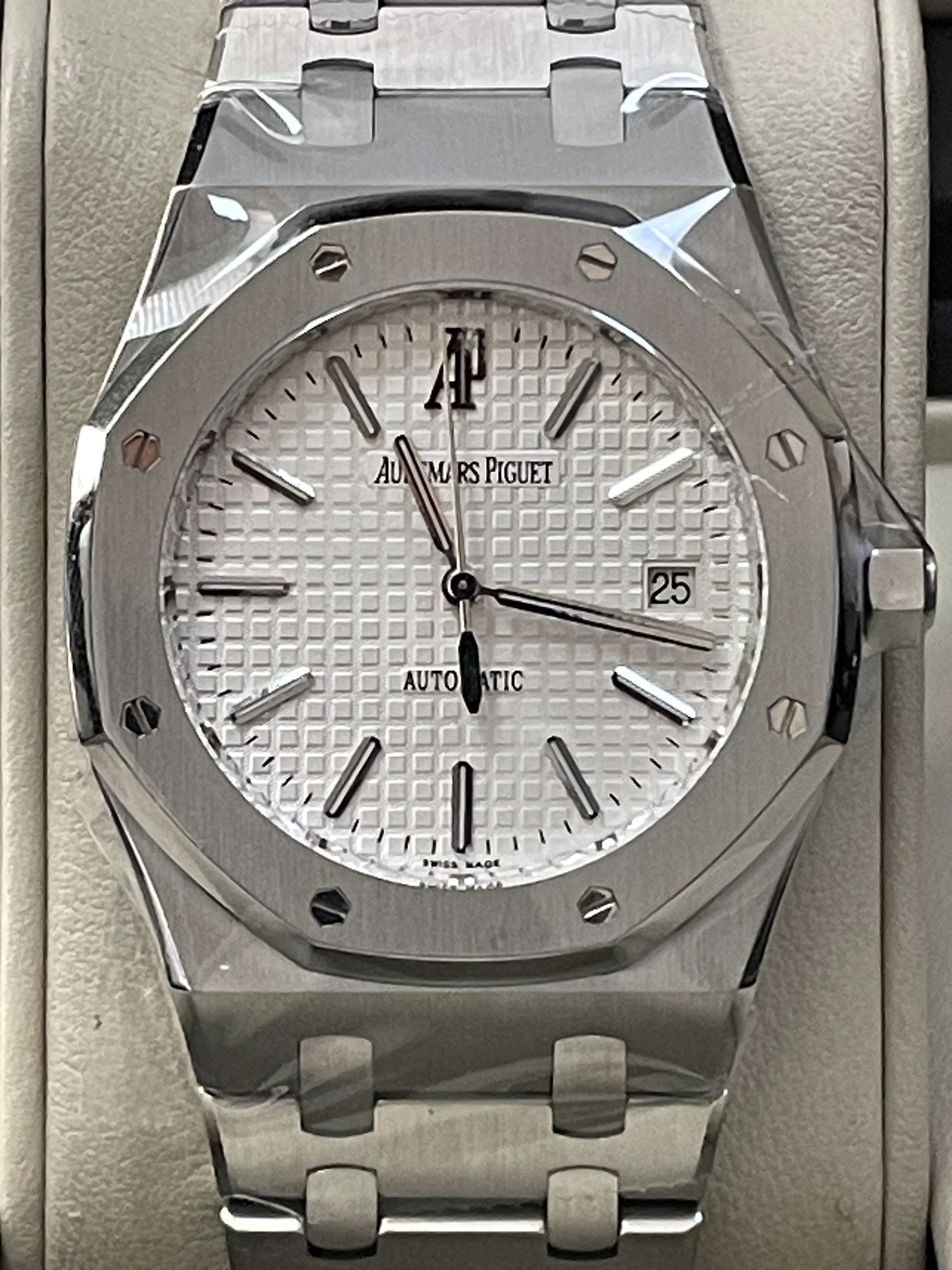 Audemars Piguet Royal Oak- 39mm - Self Winding - White Dial - 15300ST.00.1220ST.01