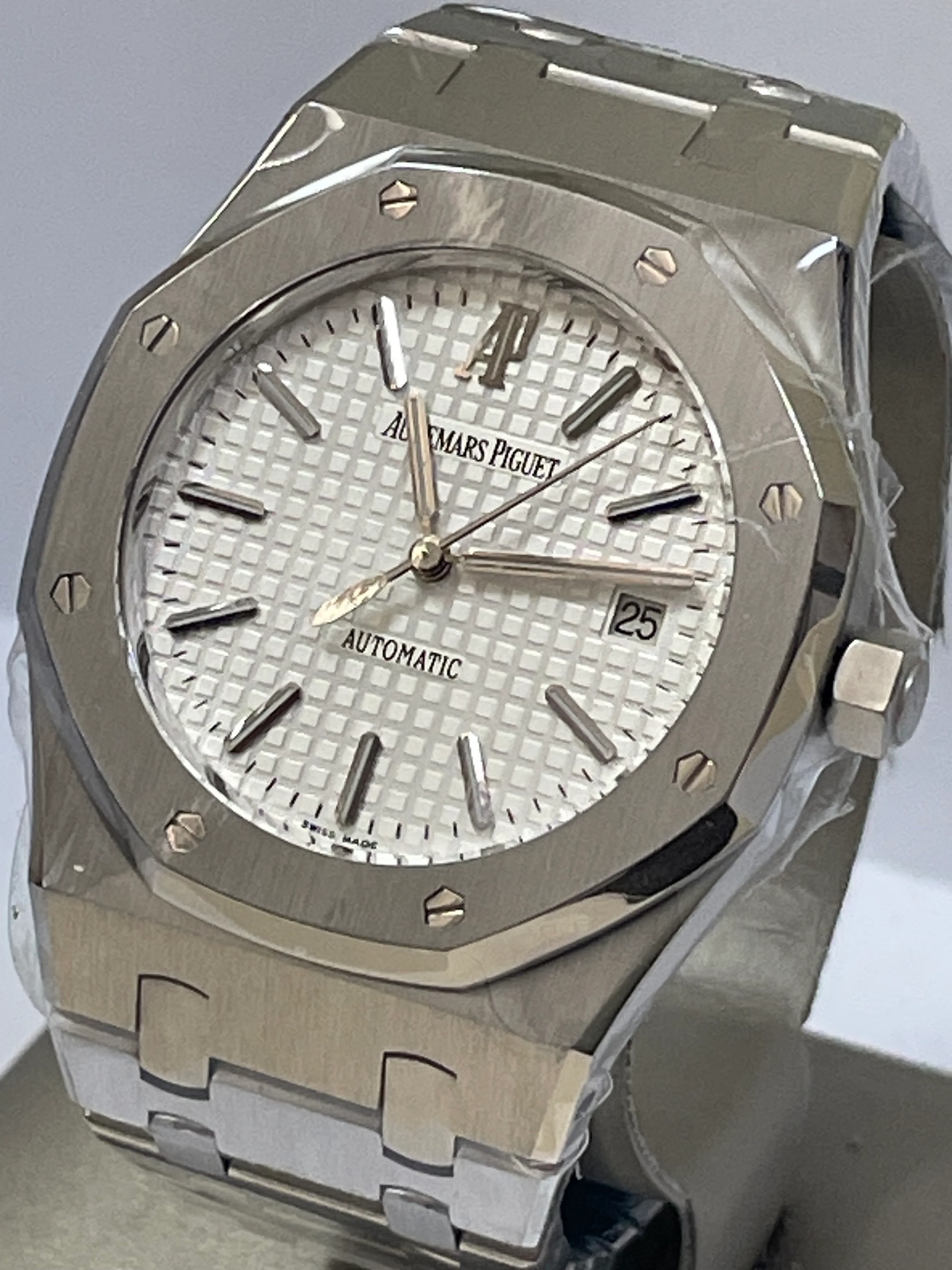 Audemars Piguet Royal Oak- 39mm - Self Winding - White Dial - 15300ST.00.1220ST.01
