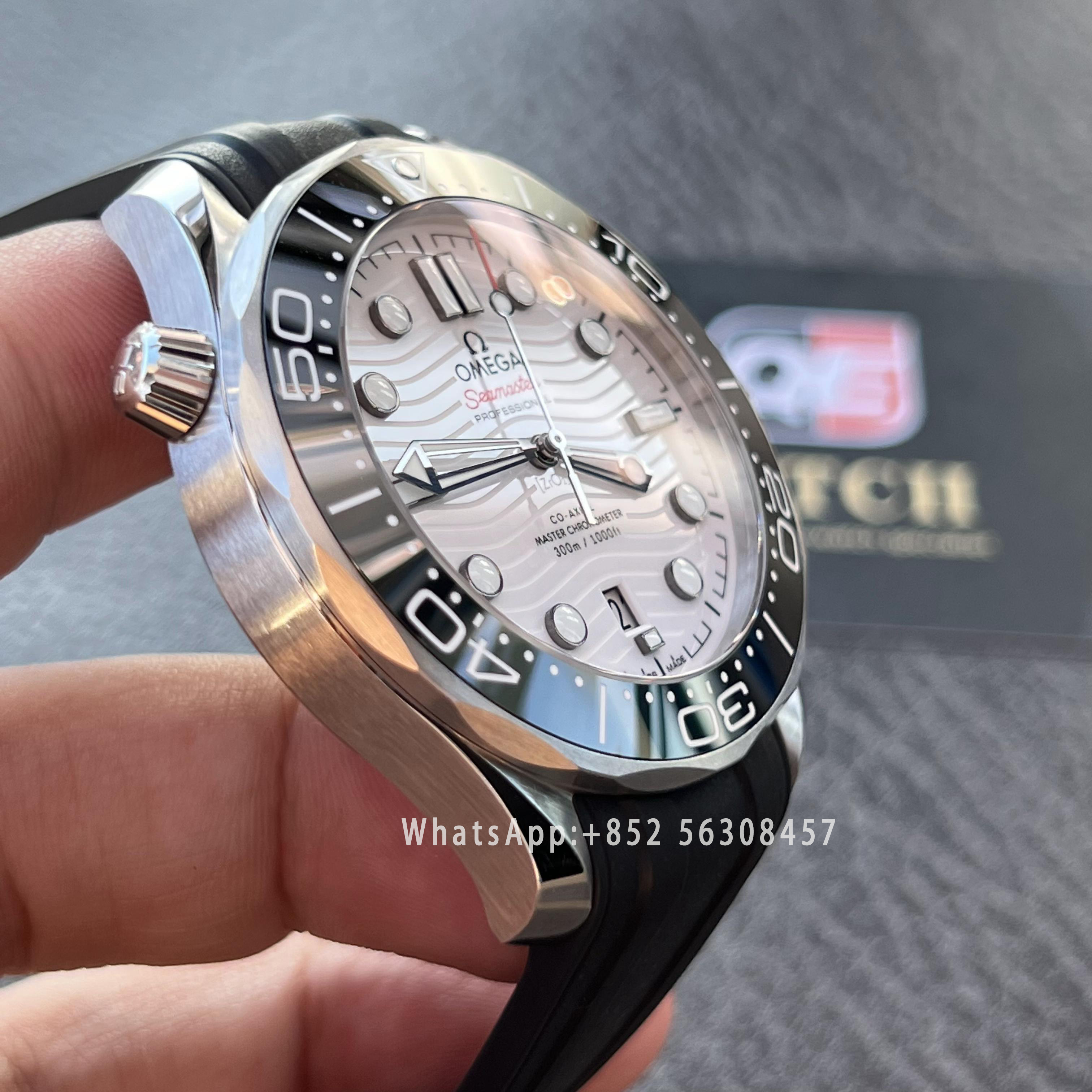 Omega Seamaster Diver 300M White Ceramic Bezel White Ceramic Dial on Rubber Strap 42mm Super Clone