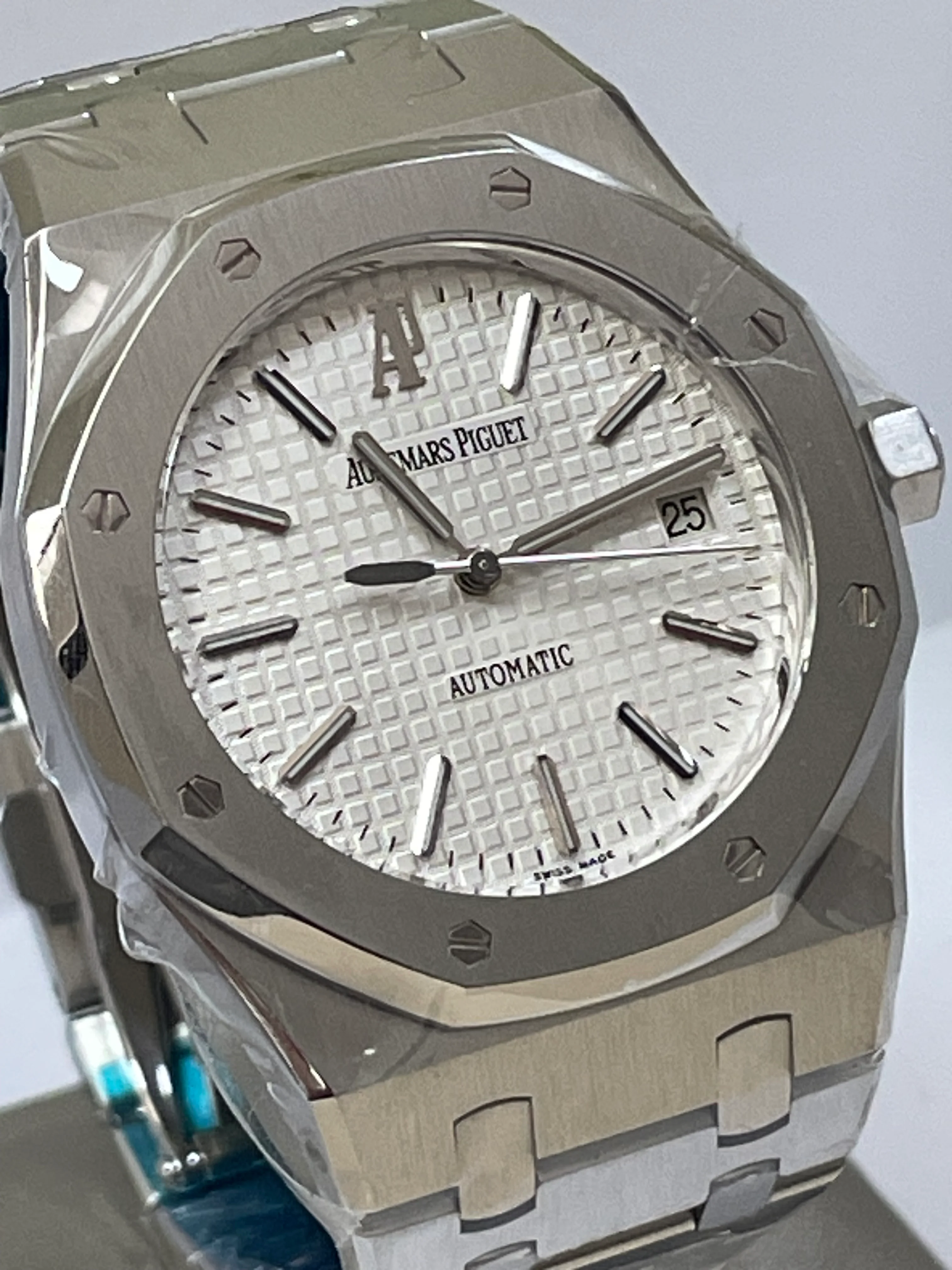 Audemars Piguet Royal Oak- 39mm - Self Winding - White Dial - 15300ST.00.1220ST.01