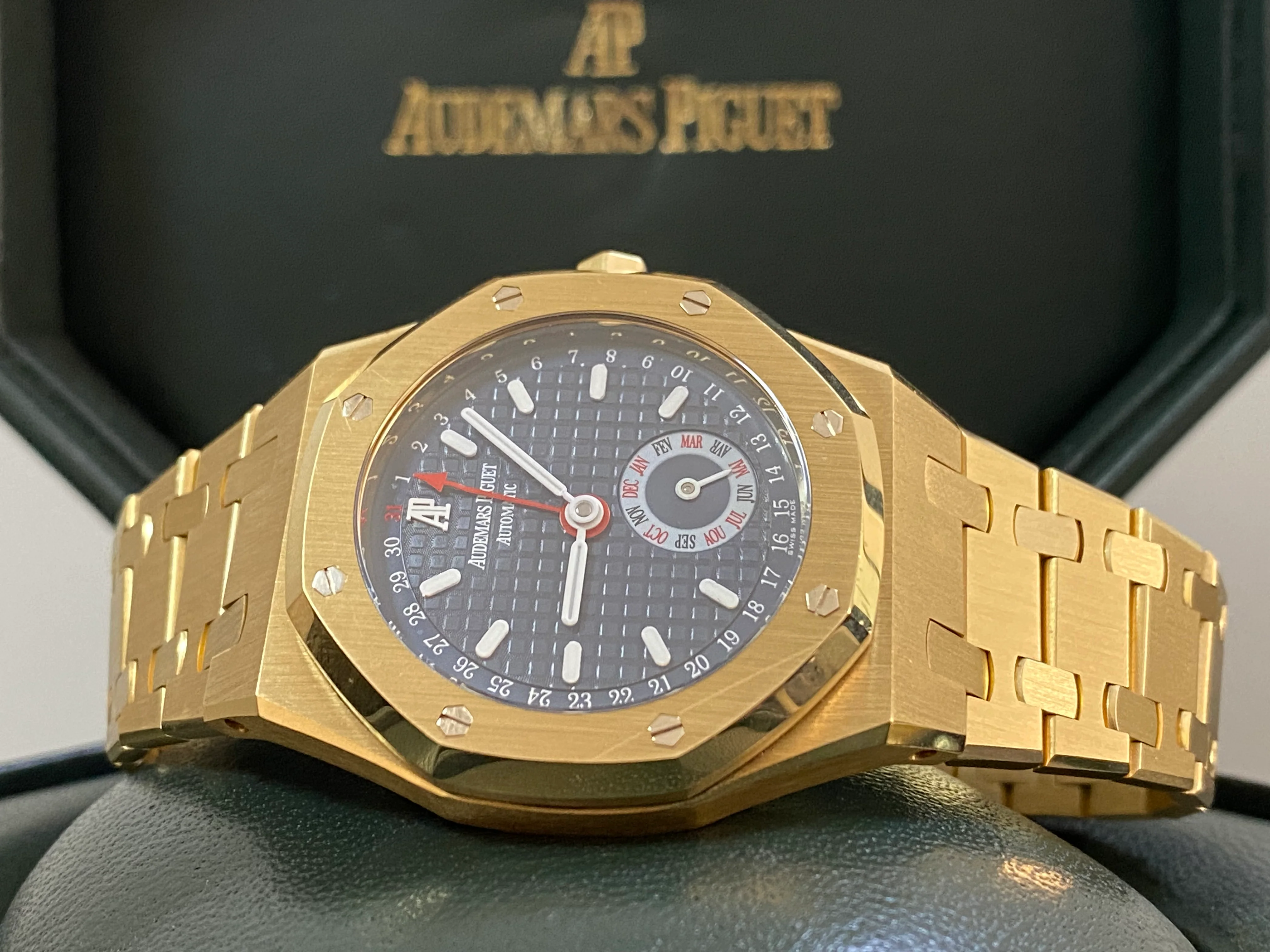 Audemars Piguet Royal Oak Annual - 18k Yellow Gold - Blue Dial - 25920BA - *COMPLETE SET*