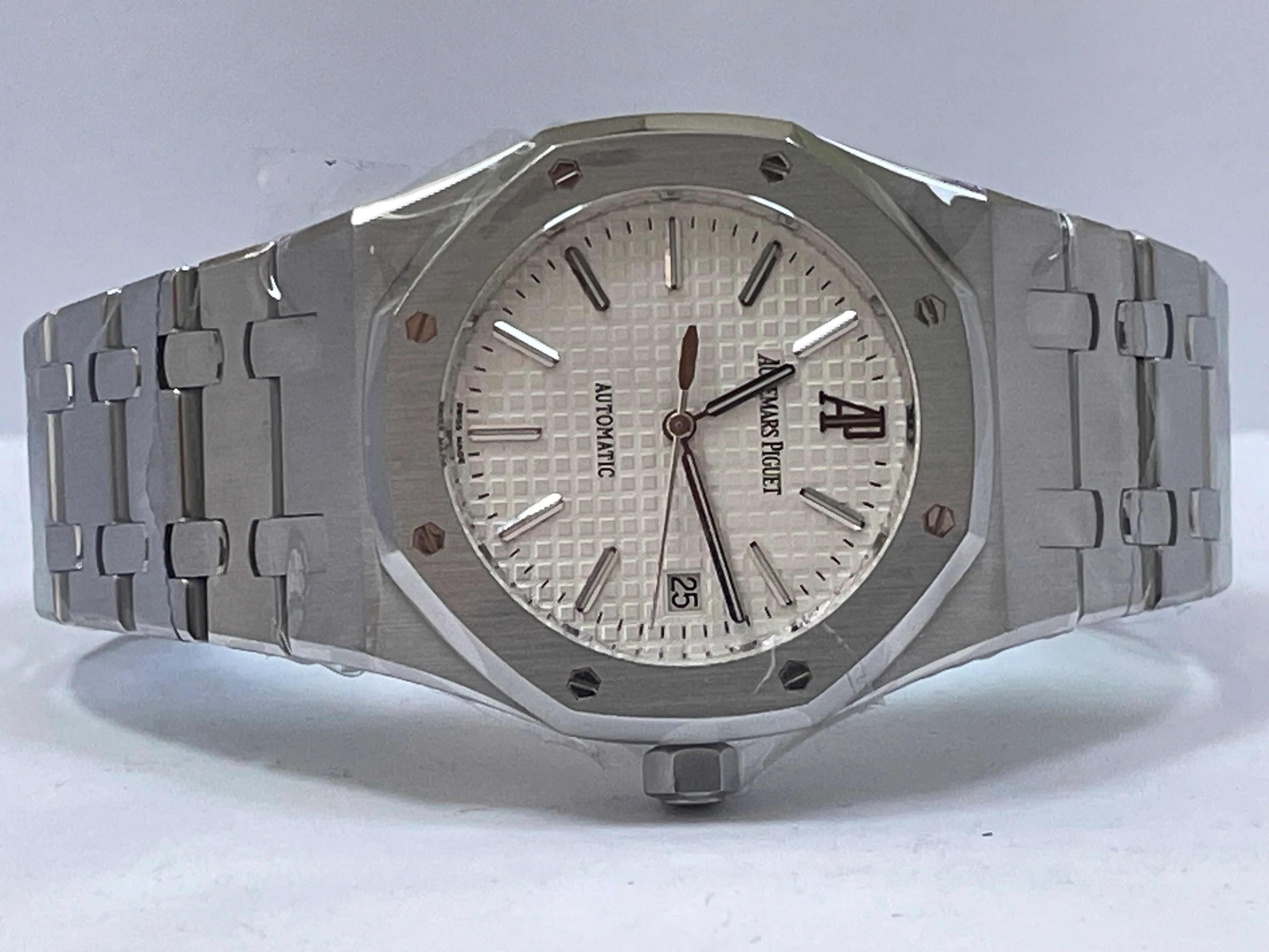 Audemars Piguet Royal Oak- 39mm - Self Winding - White Dial - 15300ST.00.1220ST.01