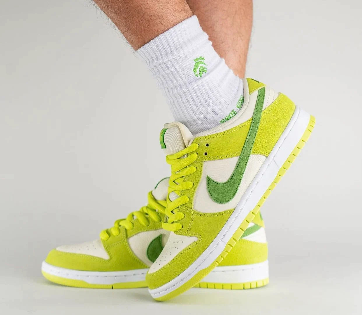 Nike SB Dunk Low Green Apple