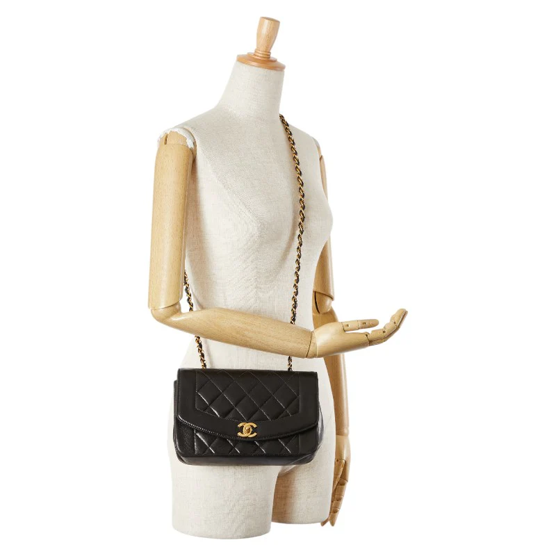 Chanel Diana22 Lambskin Chain Shoulder Bag