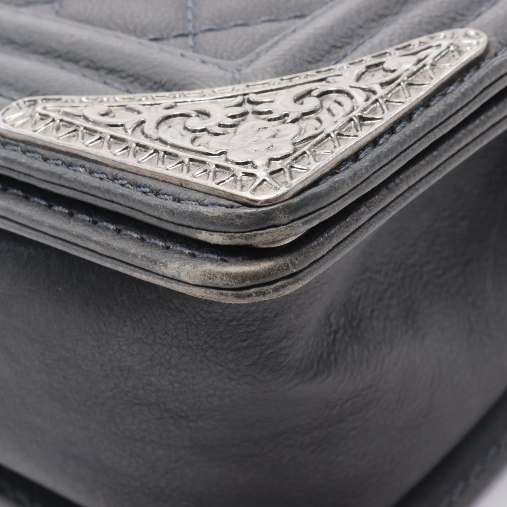 Chanel Boy Leather Shoulder Bag A67086