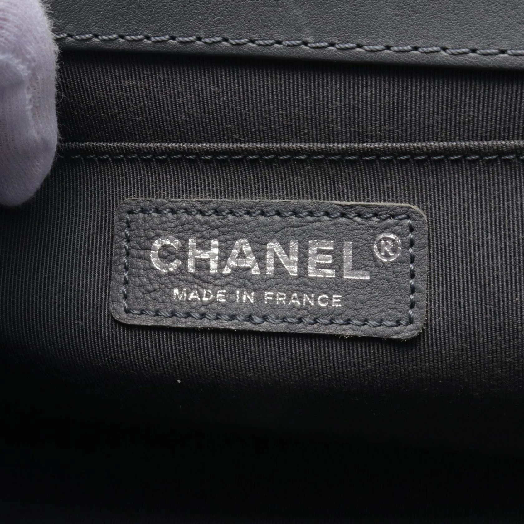 Chanel Boy Leather Shoulder Bag A67086