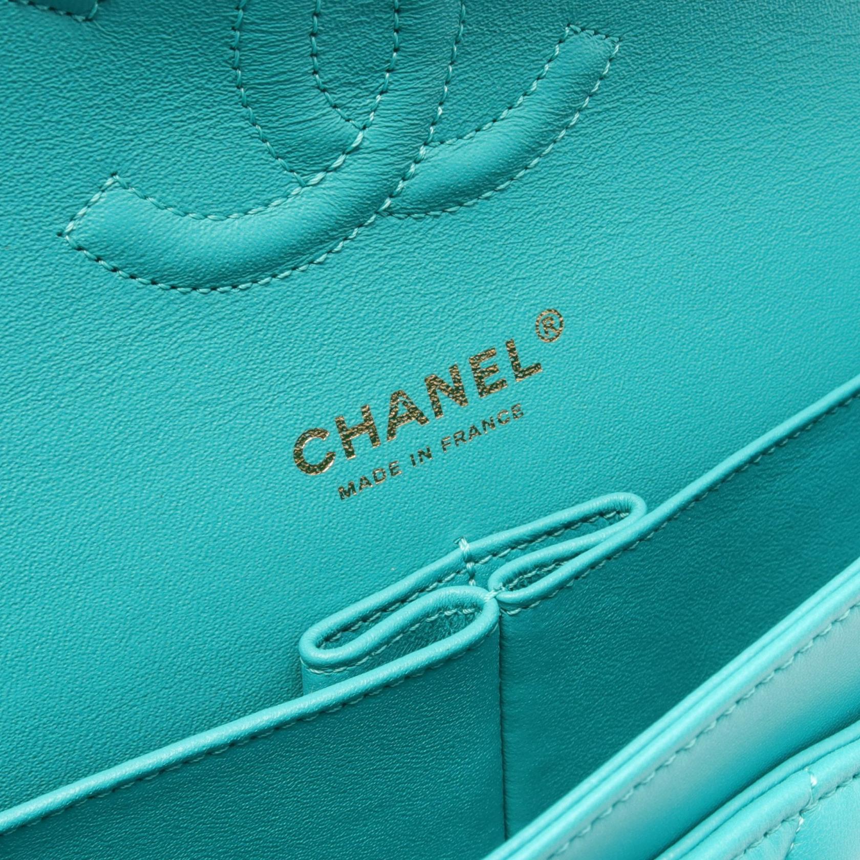 Chanel Chevron V-Stitch Leather Shoulder Bag