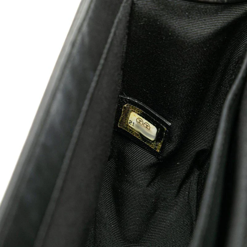 Chanel Boy 25 Lambskin Chain Shoulder Bag