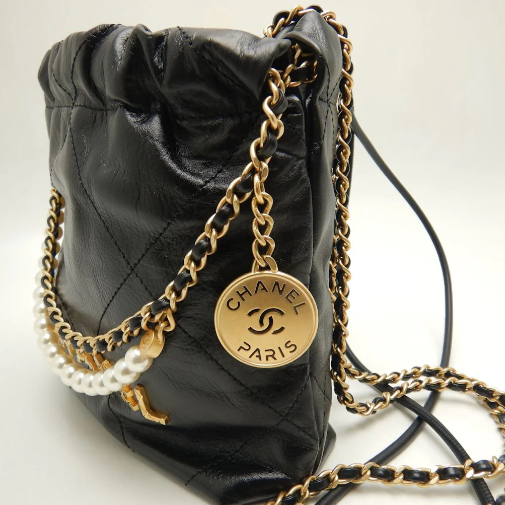 Chanel 22 Mini Handbag Shiny Calfskin