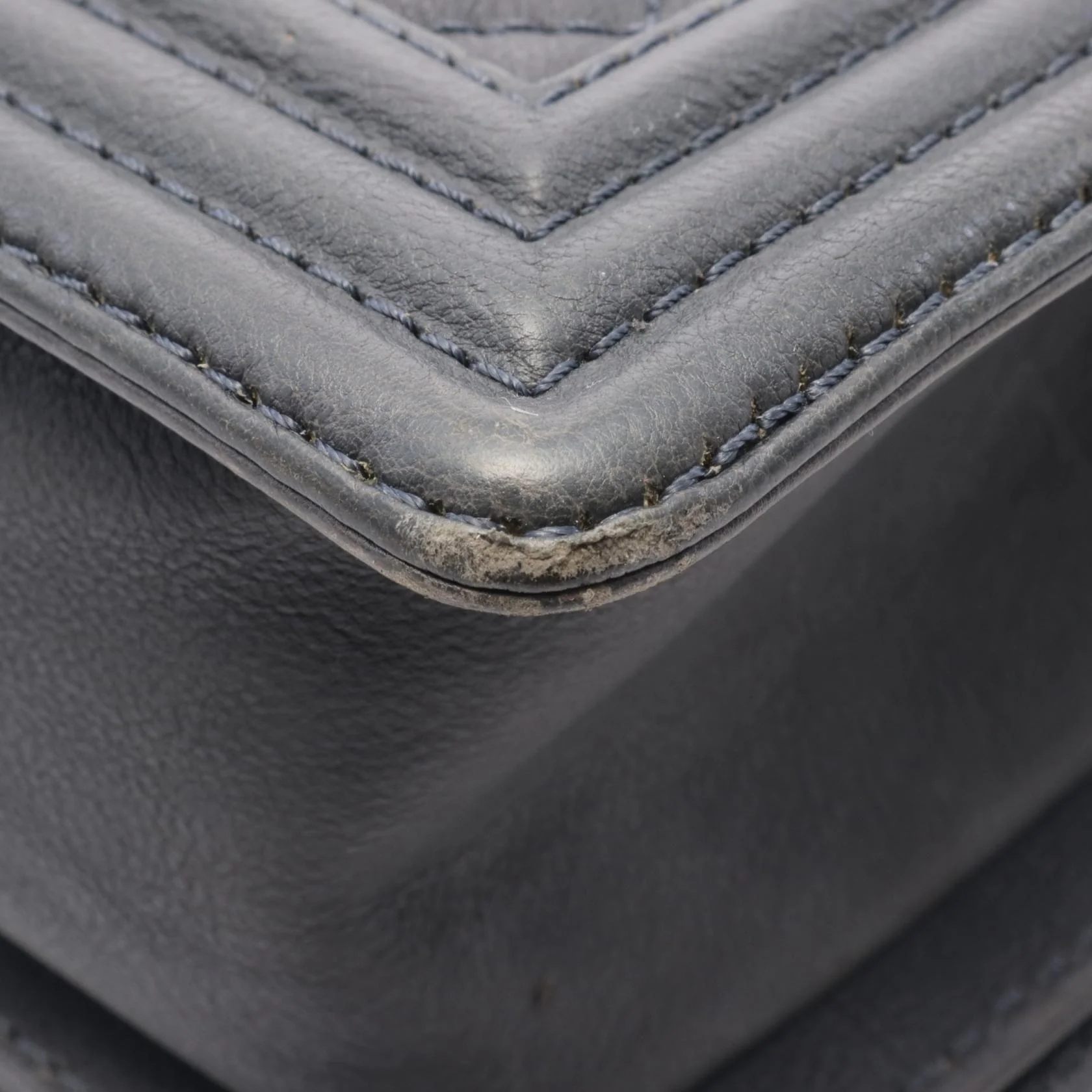 Chanel Boy Leather Shoulder Bag A67086