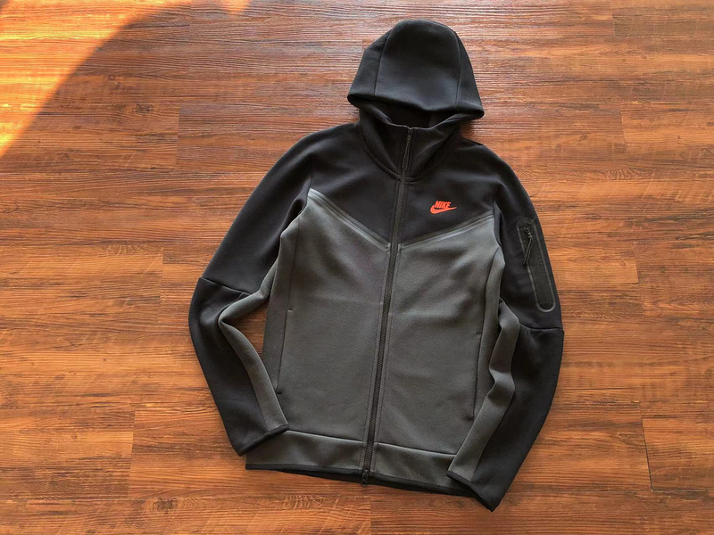 22_Nike Tracksuit