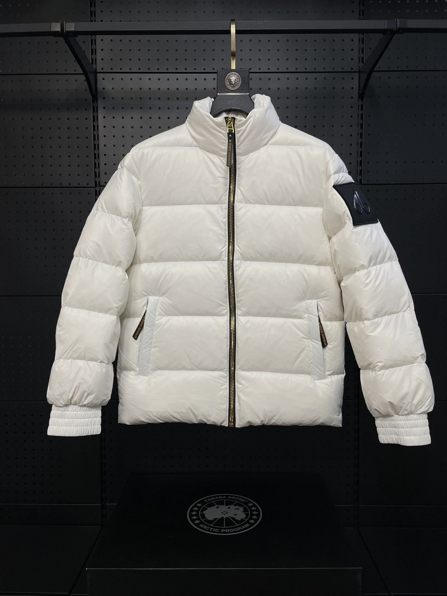 40_MOOSE KNUCKLES Down Jacket