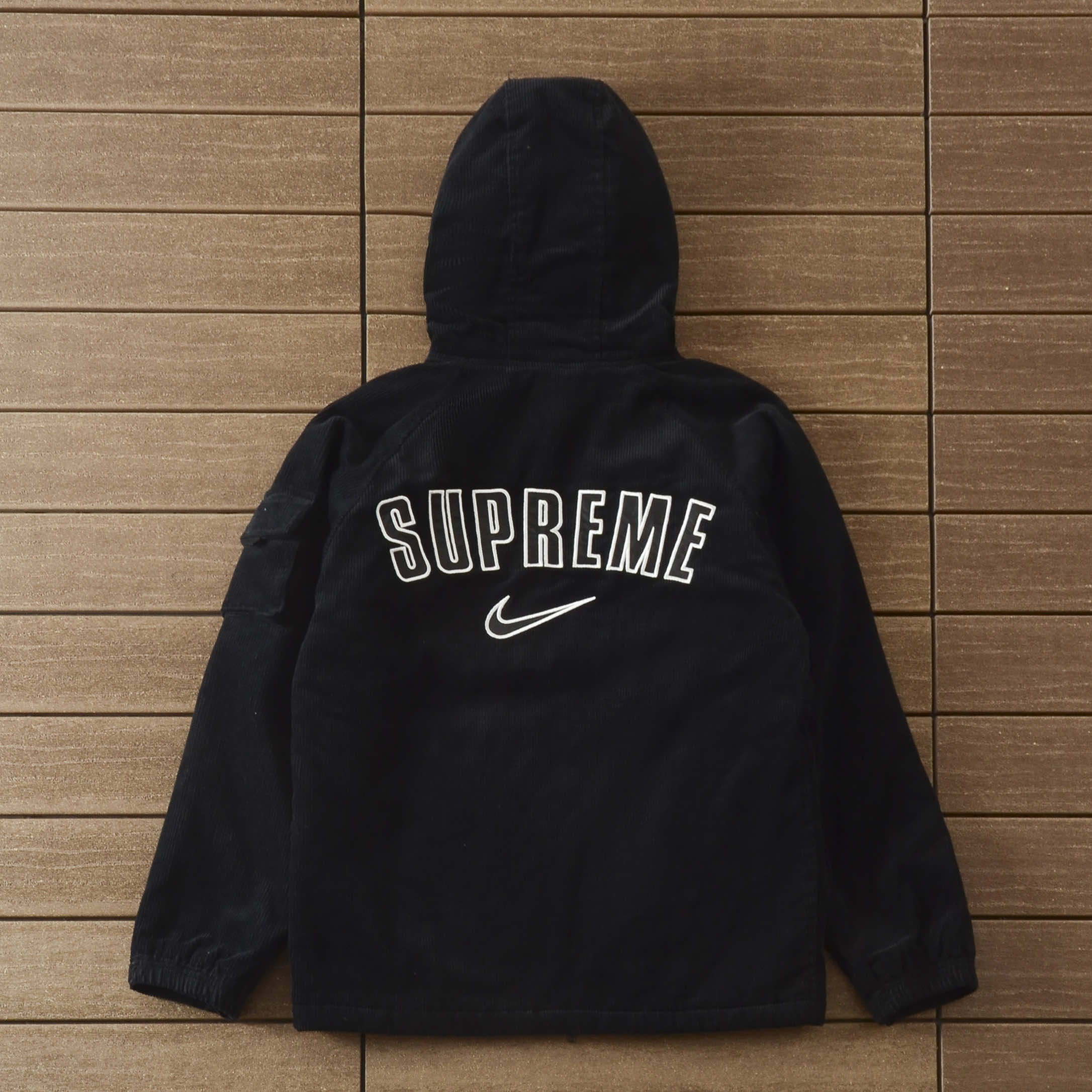 72_368 NIKE & SUPREME DOWN JACKET